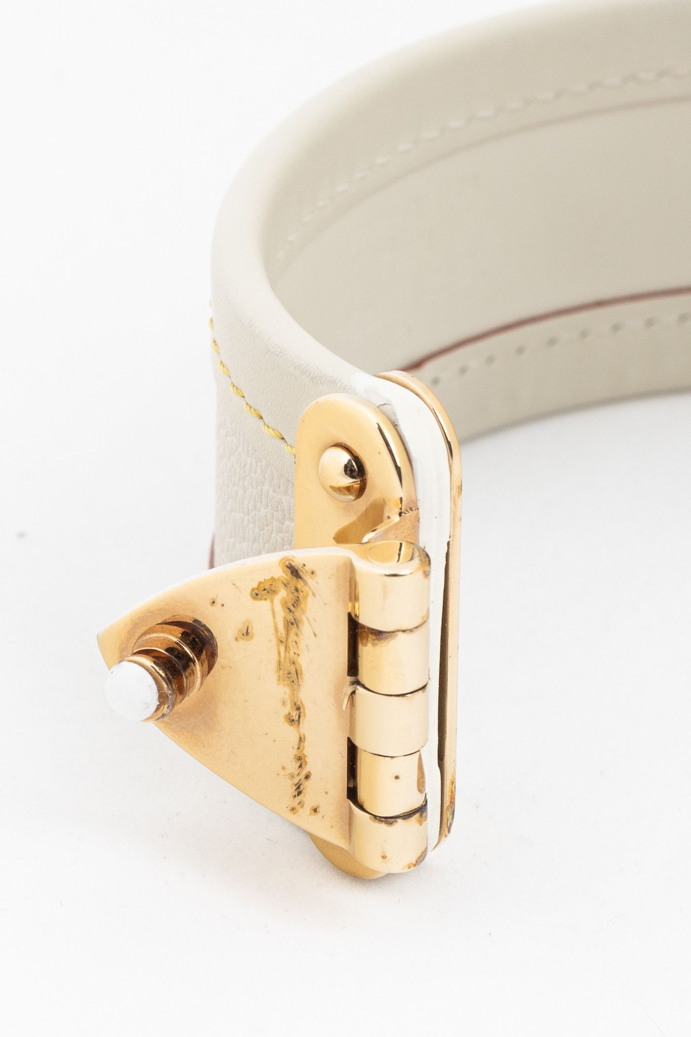 Louis Vuitton Louis Vuitton Suhali White Leather S-Lock Bracelet Size ONE SIZE - 6 Thumbnail