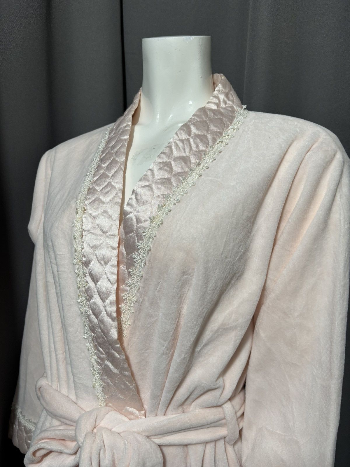 Dior 1970s Christian Dior Le Connaisseur Lace Trimmed Robe Size M / US 6-8 / IT 42-44 - 5 Thumbnail