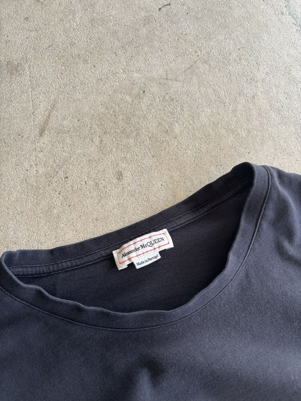 Alexander McQueen 2022 Alexander McQueen Tape Logo Boxy Black Tee Size US XL / EU 56 / 4 - 4 Thumbnail