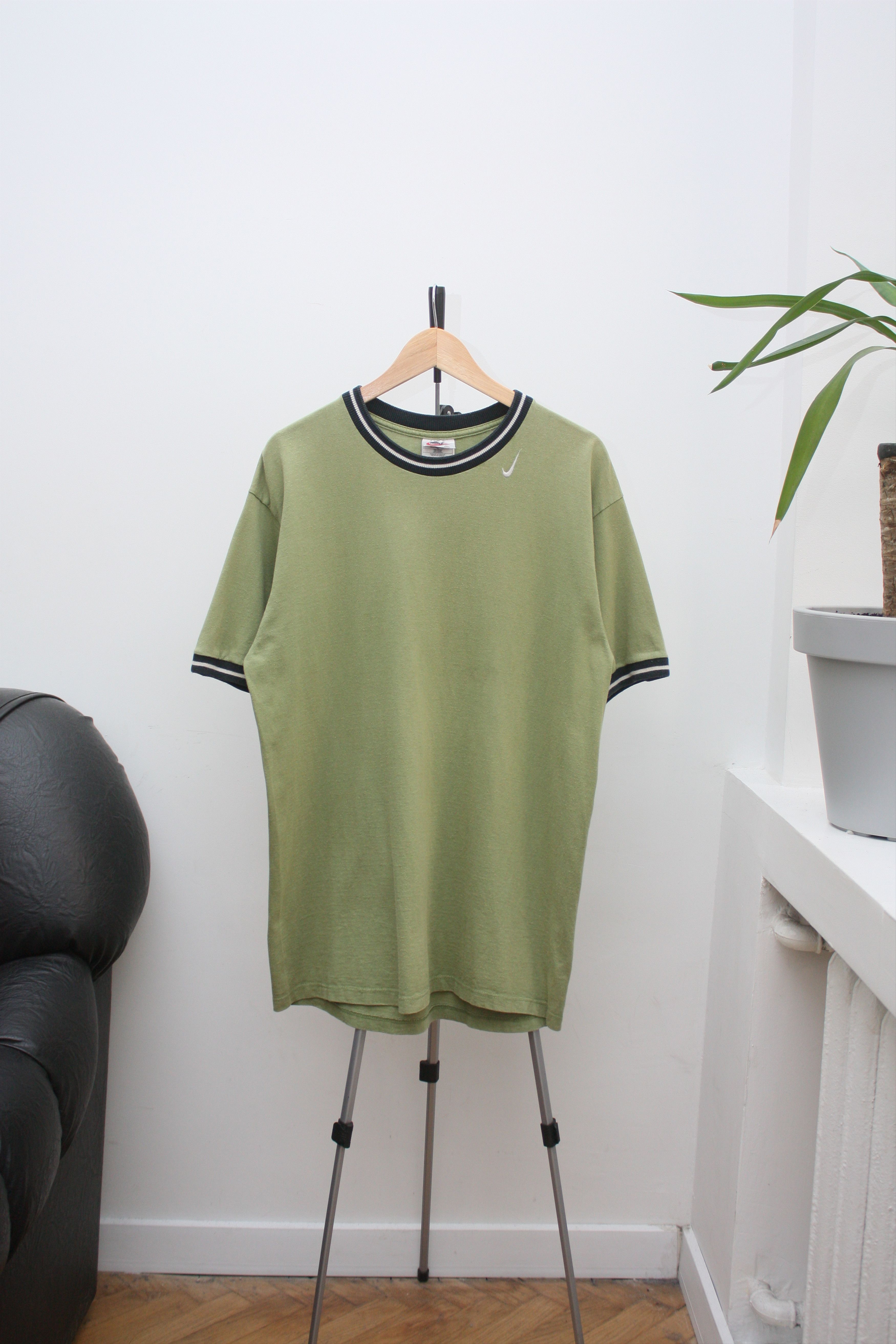 Nike Nike Vintage Green Swoosh Logo T-Shirt Medium Men's Size US M / EU 48-50 / 2 - 2 Thumbnail