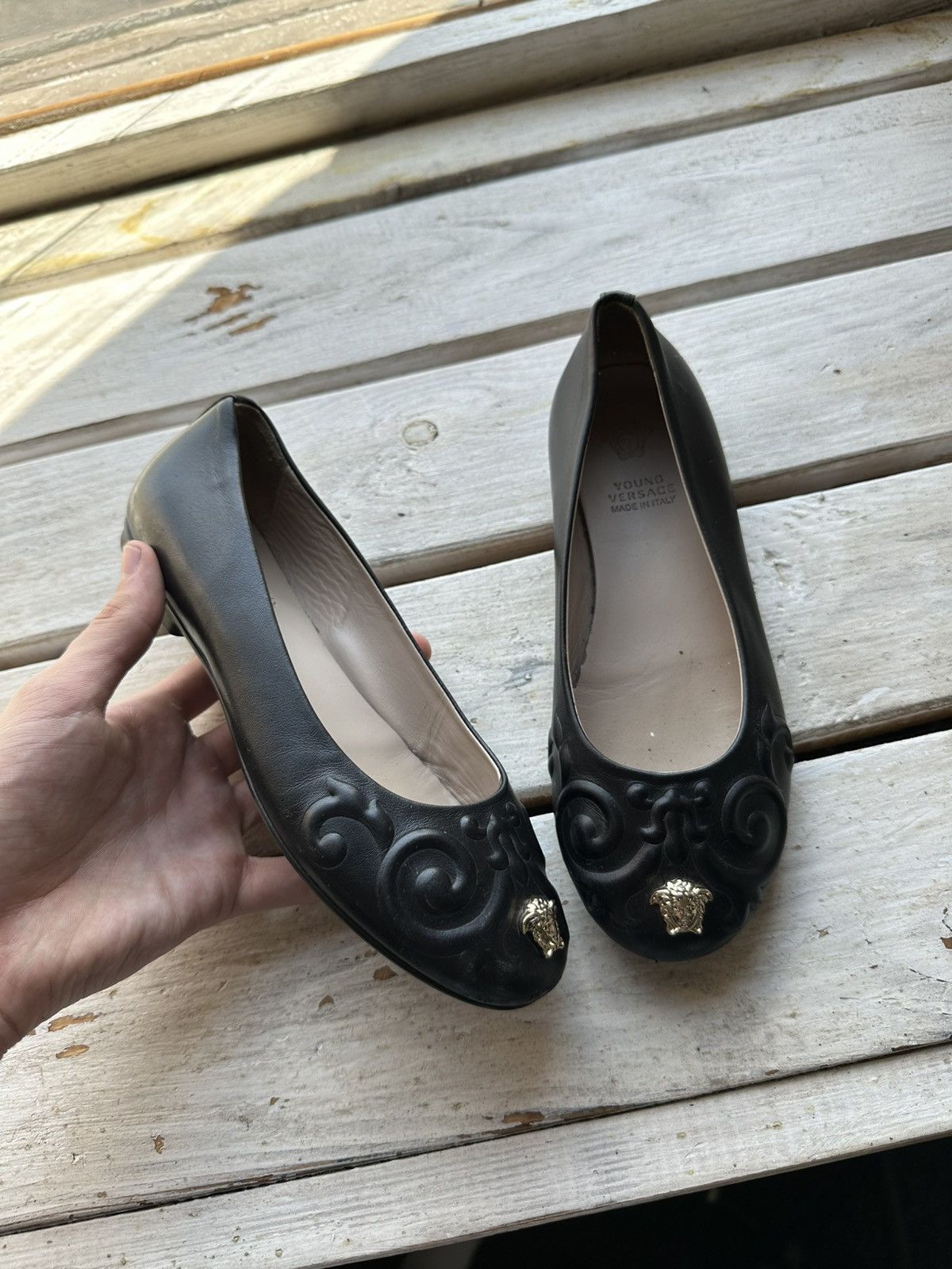 Versace 🚨VERSACE YOUNG sz 34 RARE WITH LOGO FLATS LUXURY Size US 4 / IT 34 - 1 Thumbnail