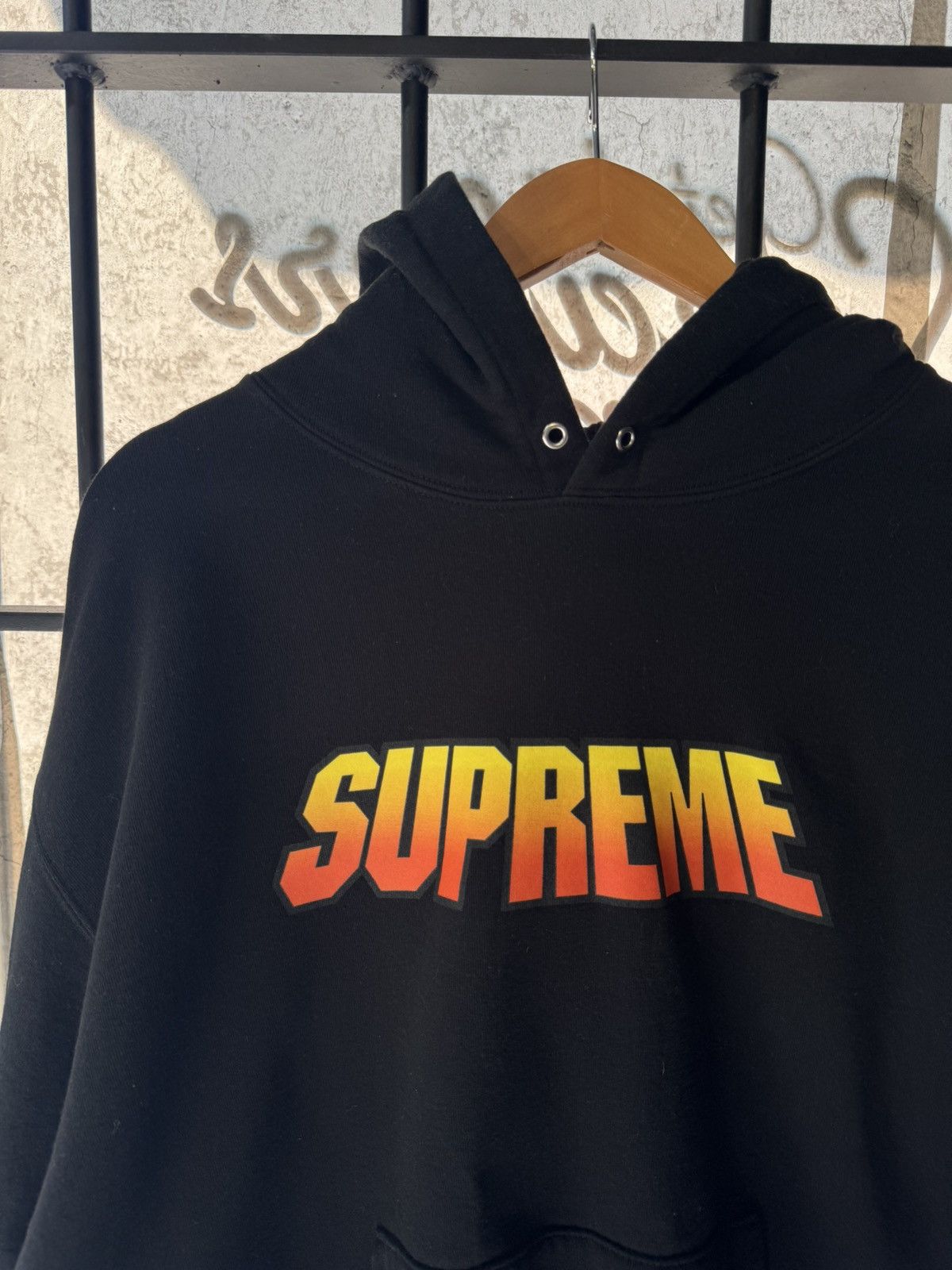 Supreme Supreme Gradient Logo Hoodie Black Size US L / EU 52-54 / 3 - 1 Thumbnail