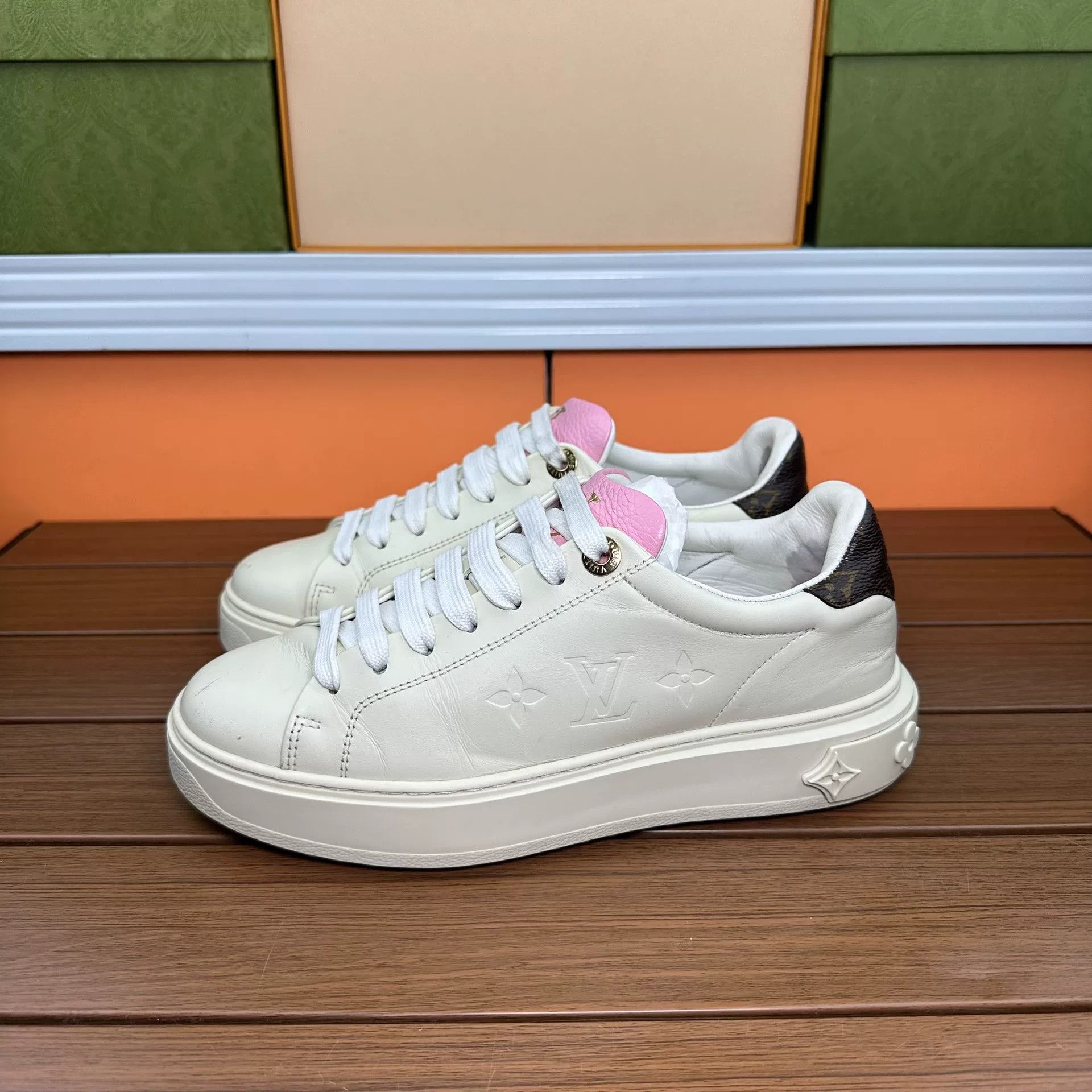 Louis Vuitton Louis Vuitton Limited Lowtop Sneakers it_36 Women Size US 6 / IT 36 - 1 Thumbnail
