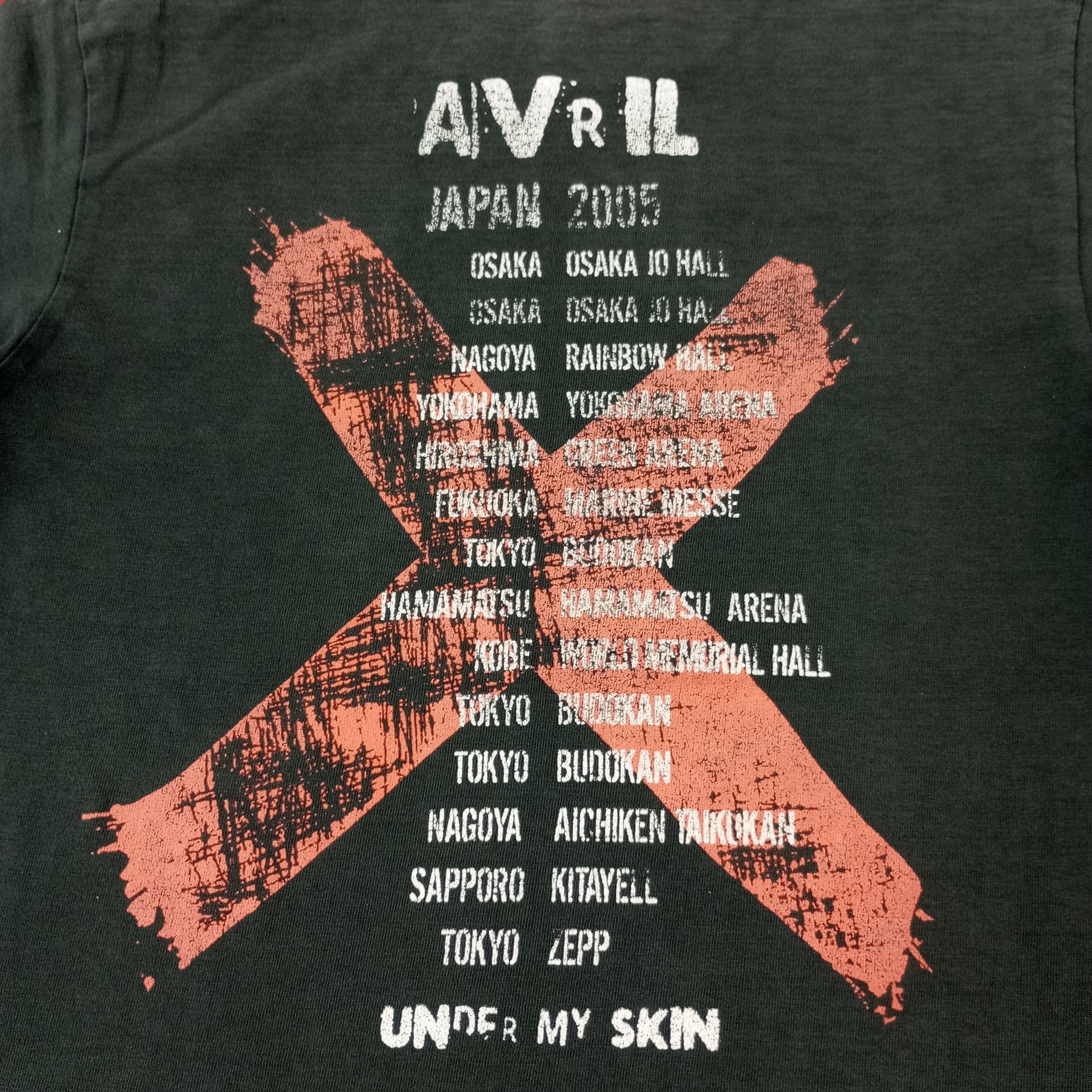 Band Tees Avril Lavigne Singer Music Japan 2005 Tour Tshirt c249n69 Size US S / EU 44-46 / 1 - 8 Thumbnail
