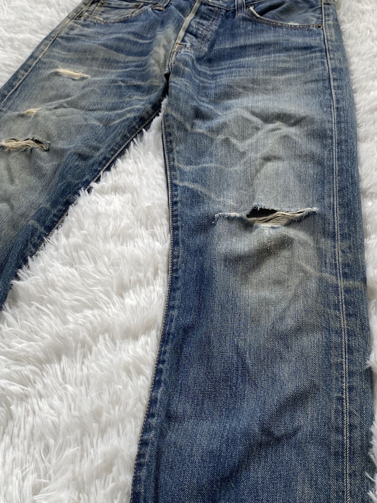 Levi's 🔥BINDING NOW🔥Vintage Levi’s 501 Distressed Jeans Button-fly Size US 30 / EU 46 - 8 Thumbnail