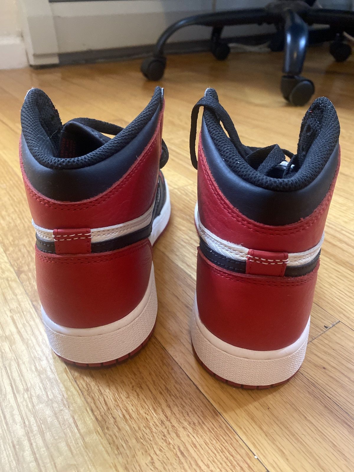 Jordan Brand × Nike Air Jordan 1 Bred Toe Size US 5.5 / EU 38 - 6 Thumbnail