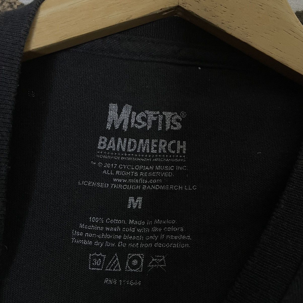 Band Tees 2017 Misfits Punk Rock Band Official Merchandise T Shirt Size US M / EU 48-50 / 2 - 4 Thumbnail