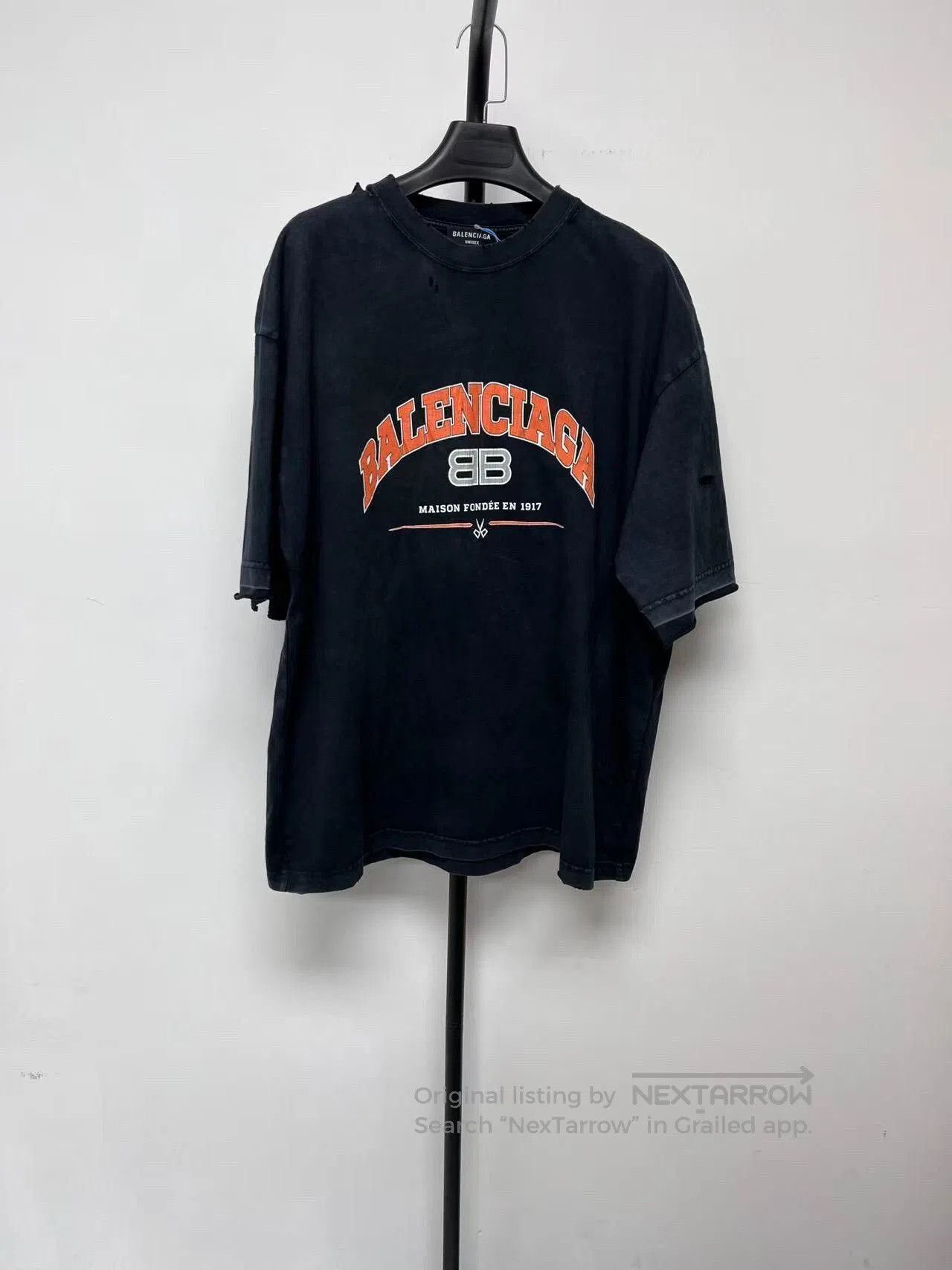 Balenciaga Balenciaga BB Logo Distressed Oversized Crewneck T-Shirt. Size US M / EU 48-50 / 2 - 1 Thumbnail