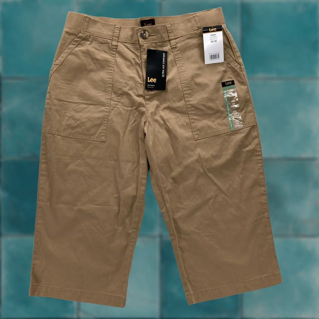 Lee Lee Skimmer Pants Womens 10 Medium Ultra Lux Comfort Cropped Mid Rise Stretch Beige Twill 98% Cotton 2% Elastane Pockets Logo Casual Travel Size 32" / US 10 / IT 46 - 1 Thumbnail