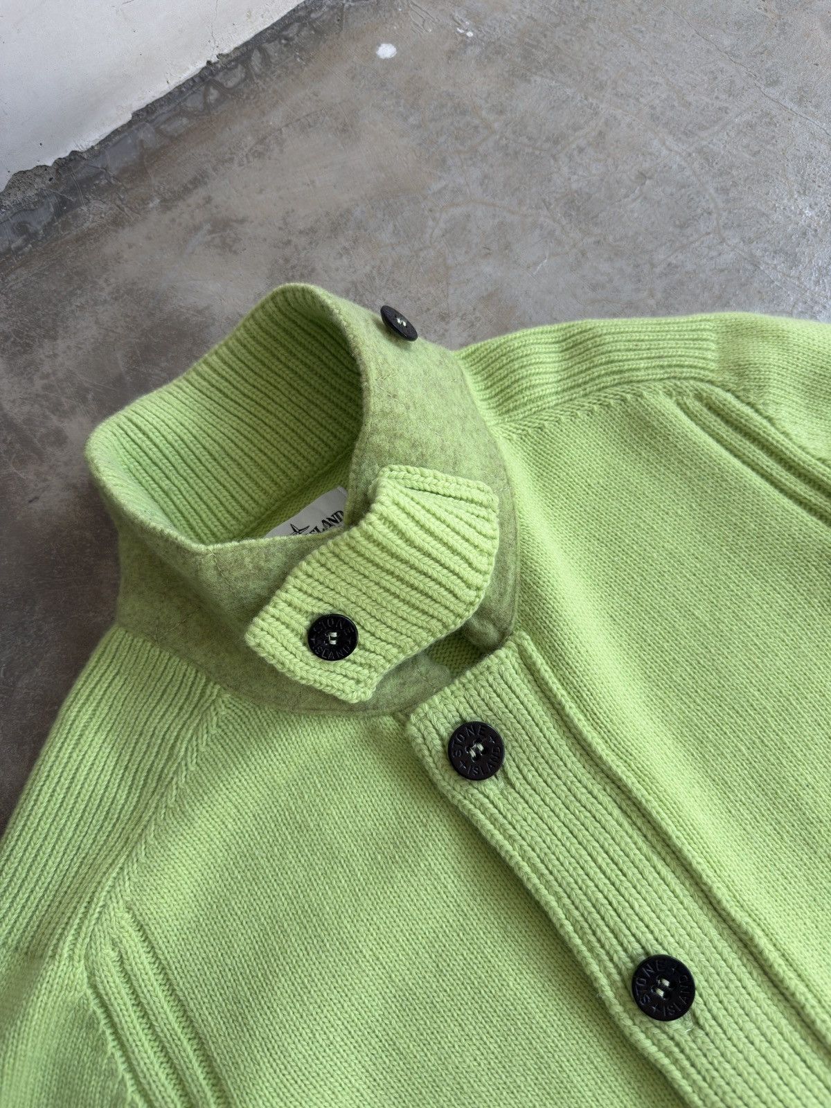 Stone Island Stone Island Wappen Zip up Long sleeved knit In Neon Green Size US XL / EU 56 / 4 - 14 Thumbnail