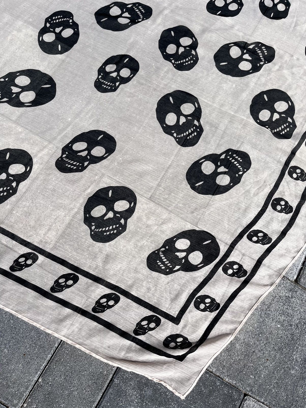 Seditionaries 💀 SKULL SCARF ALEXANDER MCQUEEN STREETWEAR STYLE Y2K PUNK Size ONE SIZE - 6 Thumbnail