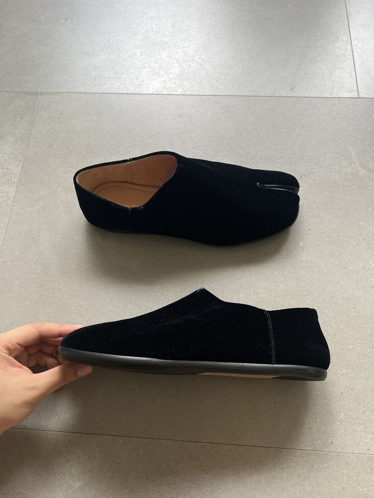 Maison Margiela BRAND NEW AW19 Maison Margiela Velvet Babouche Tabi Flats Size US 7.5 / EU 40-41 - 7 Thumbnail