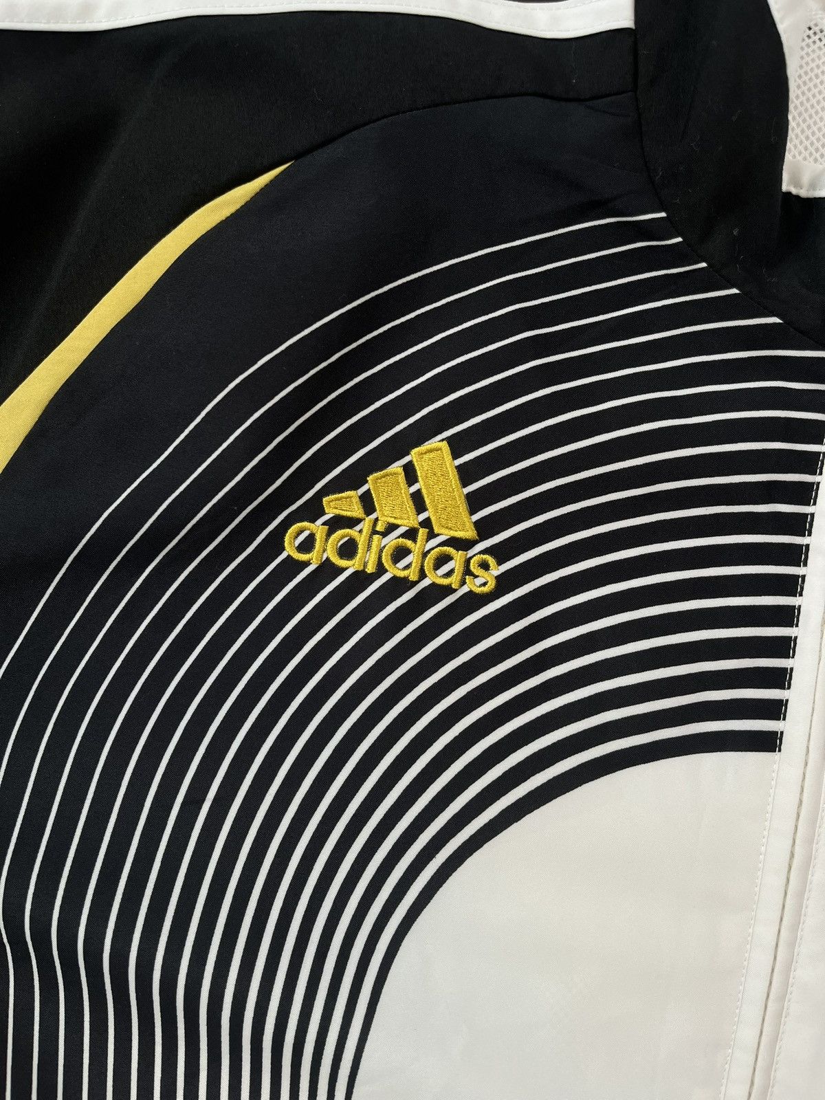 Adidas × Vintage 00s Adidas Soccer Vintage Y2K Oversized Windbreaker Jacket Size US XL / EU 56 / 4 - 4 Thumbnail