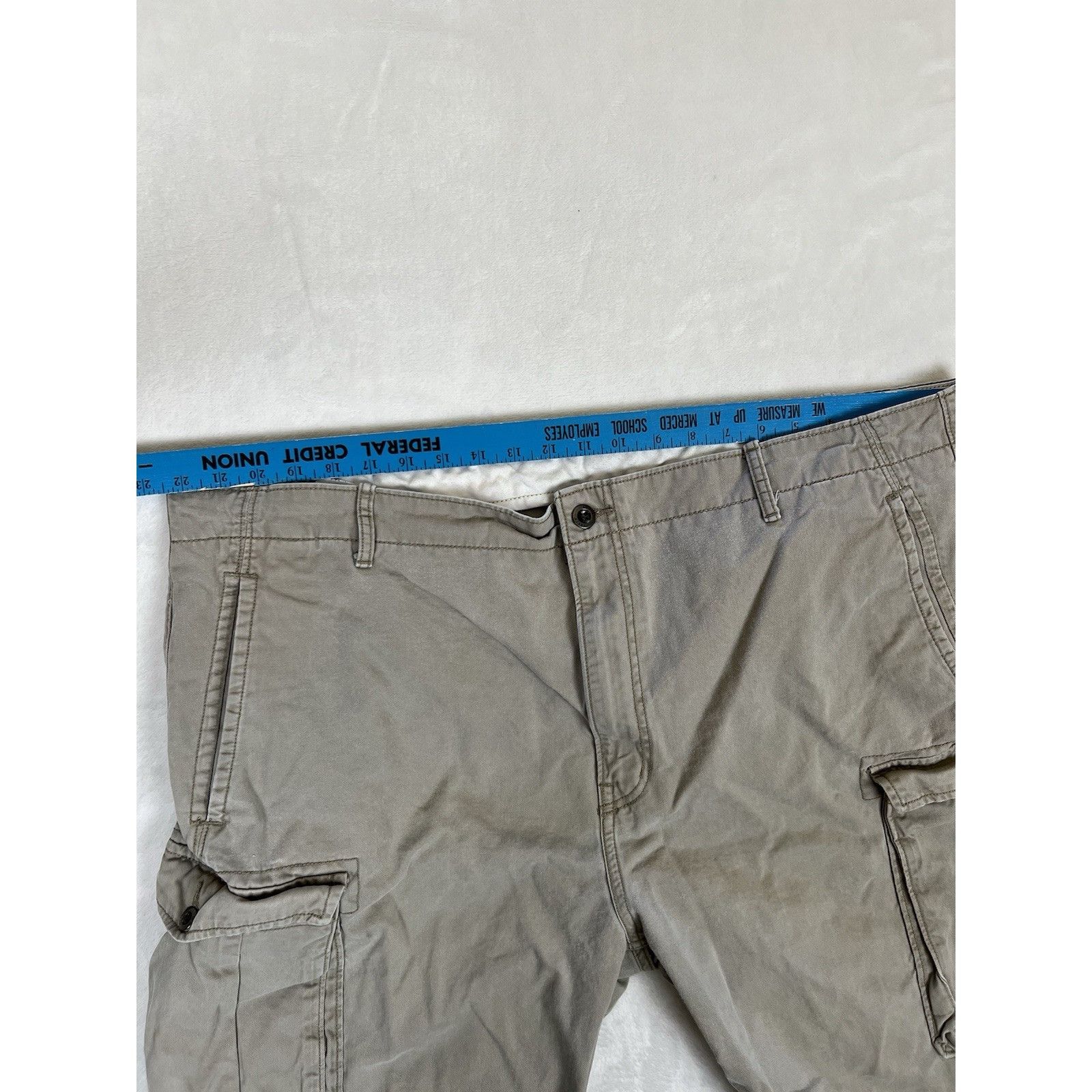 Levi's Levi’s Khaki Cargo Shorts Size 44 Y2K Baggy Skater Grunge Size US 44 / EU 60 - 4 Thumbnail