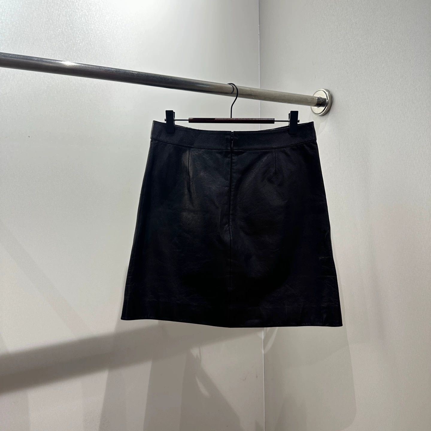 Chanel Chanel anchor button cowhide leather skirt 36 feb509 Size 26" / US 2 / IT 38 - 2 Thumbnail