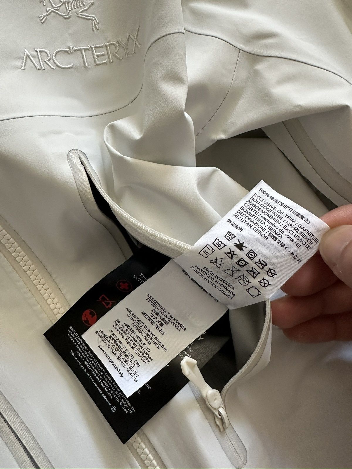 Arc'teryx Mens Arc’teryx Alpha SV (Whiteout) Size US M / EU 48-50 / 2 - 12 Thumbnail