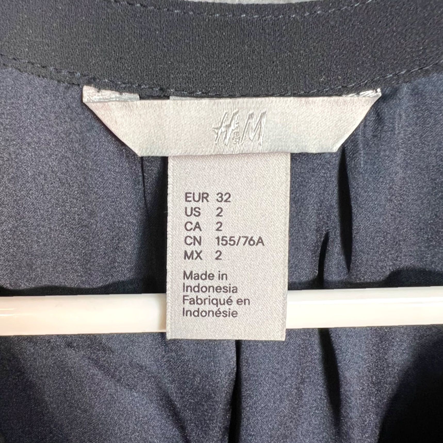 H&M VINTAGE H&M Dress Patterned V-Neck Short Sleeve Gray Knee Length Womens 2 Size XS / US 0-2 / IT 36-38 - 3 Thumbnail