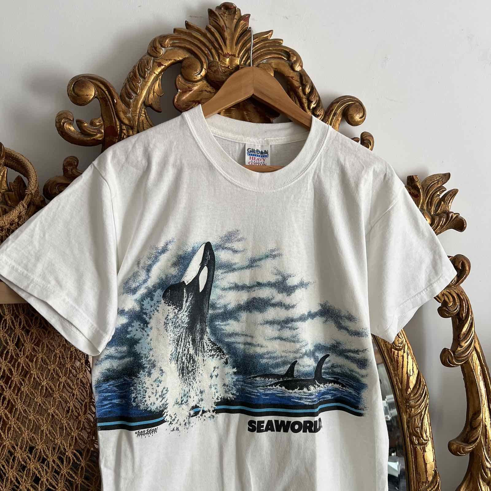 Gildan × Vintage Vintage Orca Seaworld Gildan Tee Sz M Size US M / EU 48-50 / 2 - 2 Thumbnail