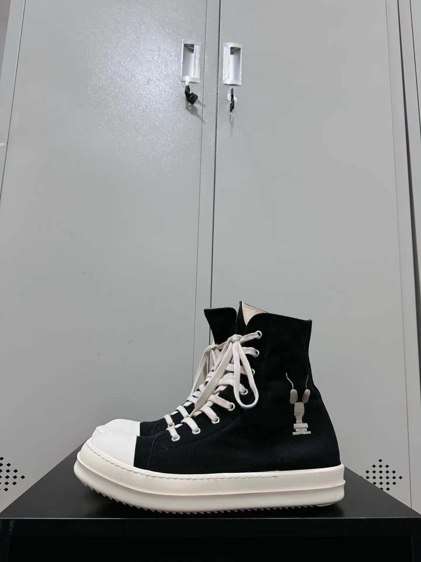 Rick Owens Rick Owens Drkshdw letter logo Converse high-top sneakers Size US 8 / EU 41 - 6 Thumbnail
