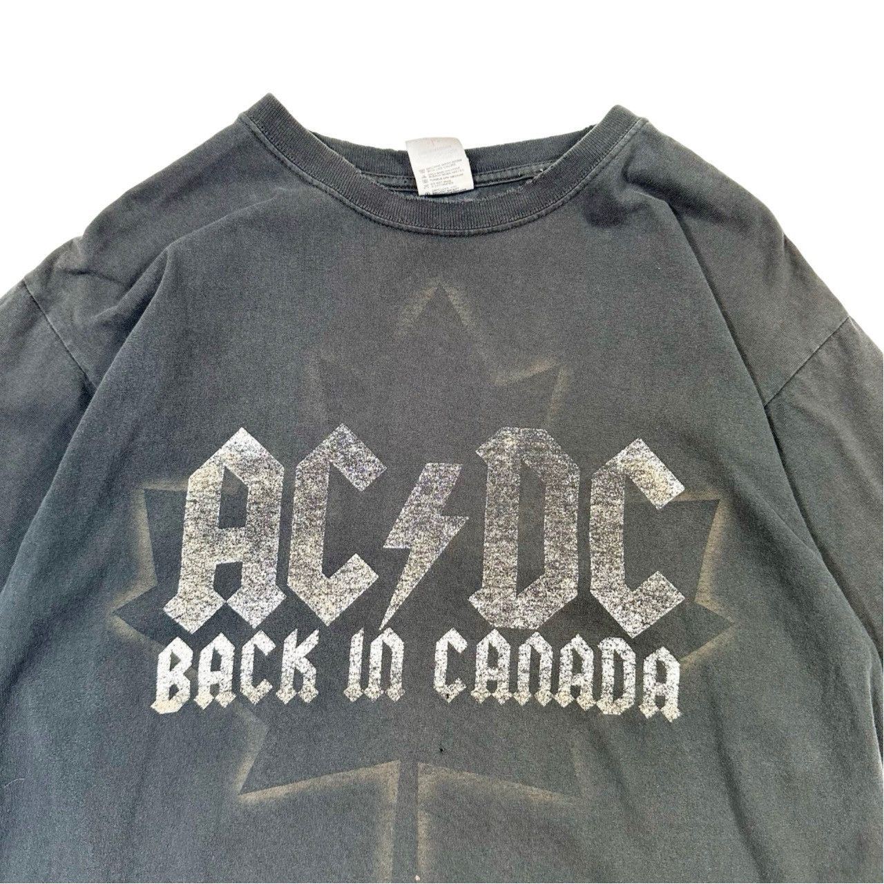Vintage Vintage 00s ACDC Back in Canada Distressed Band T Shirt Size US L / EU 52-54 / 3 - 2 Thumbnail