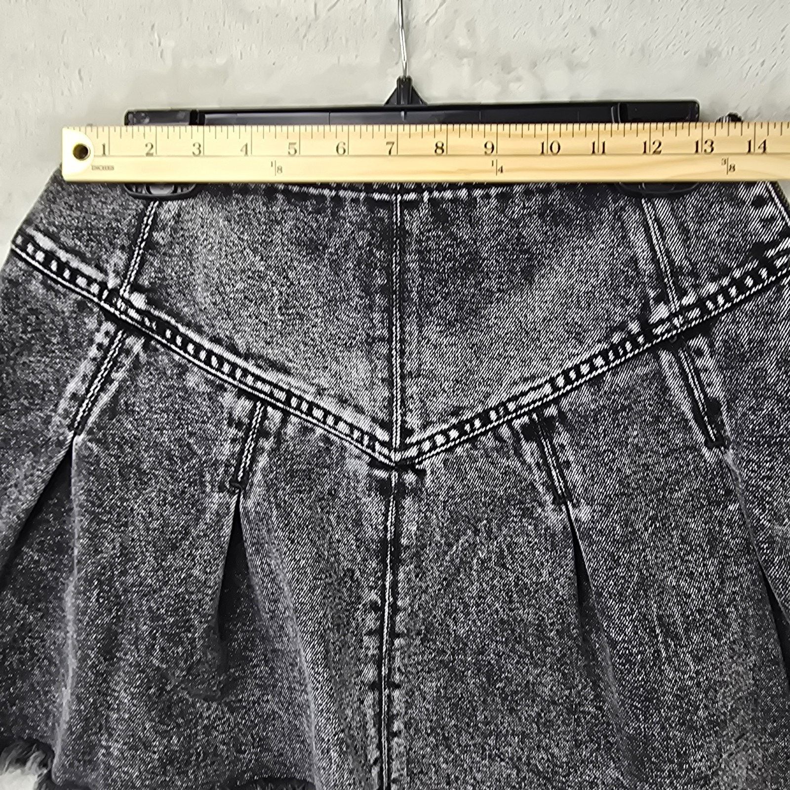 Free People Free People We The Free Black Denim Faded Pleated Skirt Size 27" / US 4 / IT 40 - 7 Thumbnail