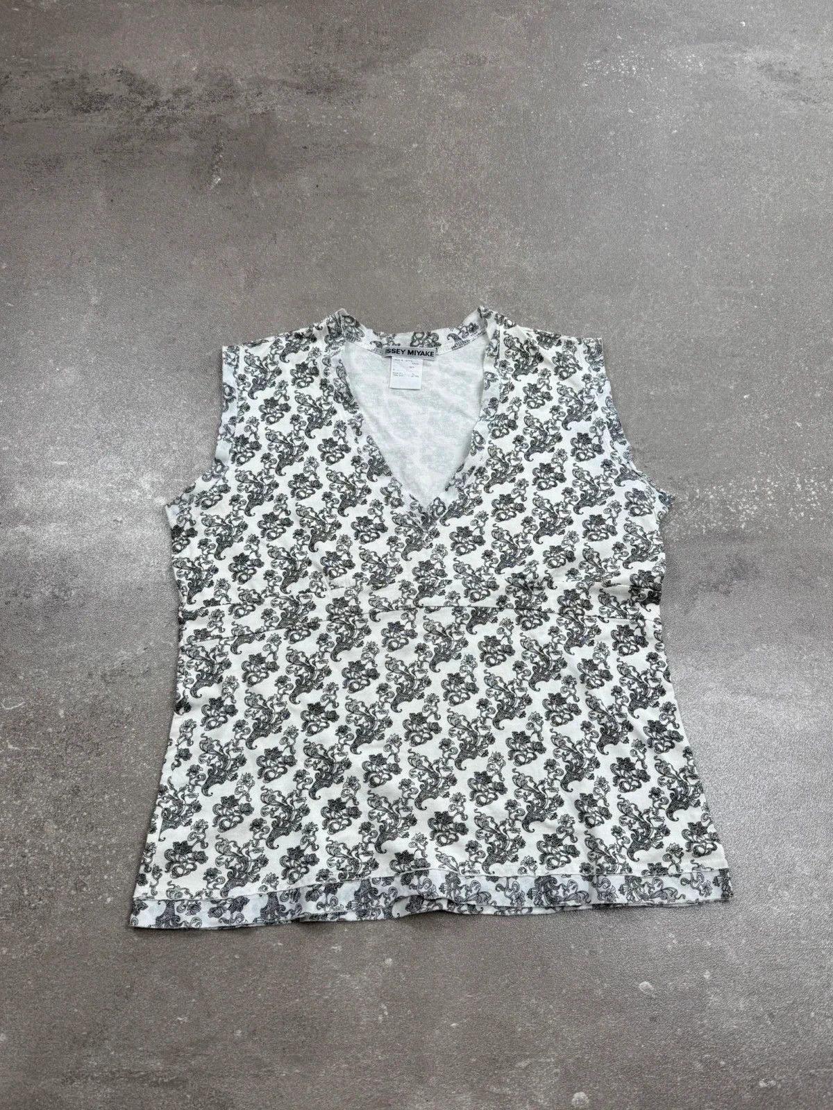 Issey Miyake Issey Miyake t-shirt vintage archive Japan street wear 2000s Size XS / US 0-2 / IT 36-38 - 1 Thumbnail