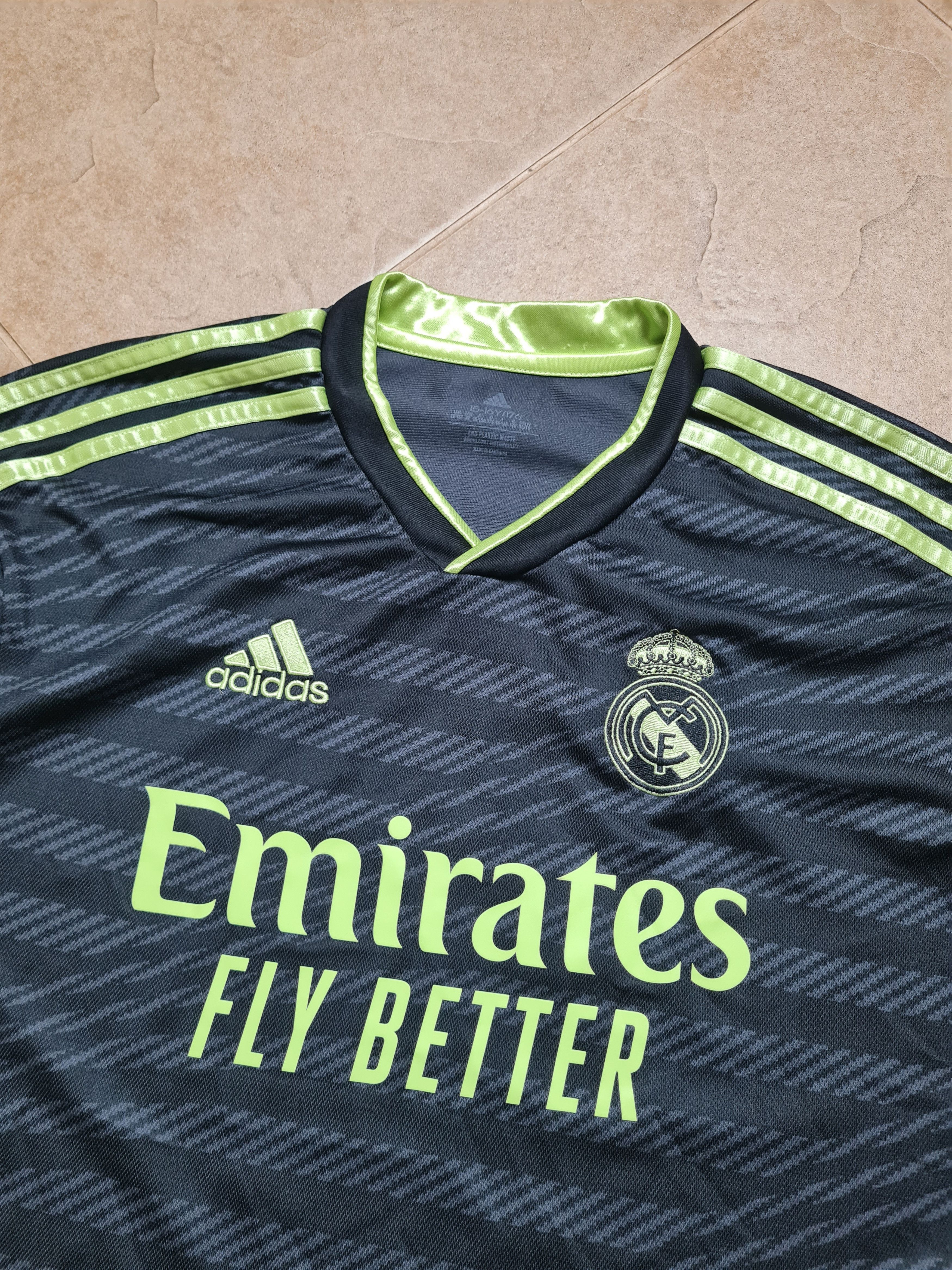 Adidas FOOTBALL JERSEY REAL MADRID THIRD SOOCCER SHIRT #9 BENZEMA Size US S / EU 44-46 / 1 - 21 Thumbnail