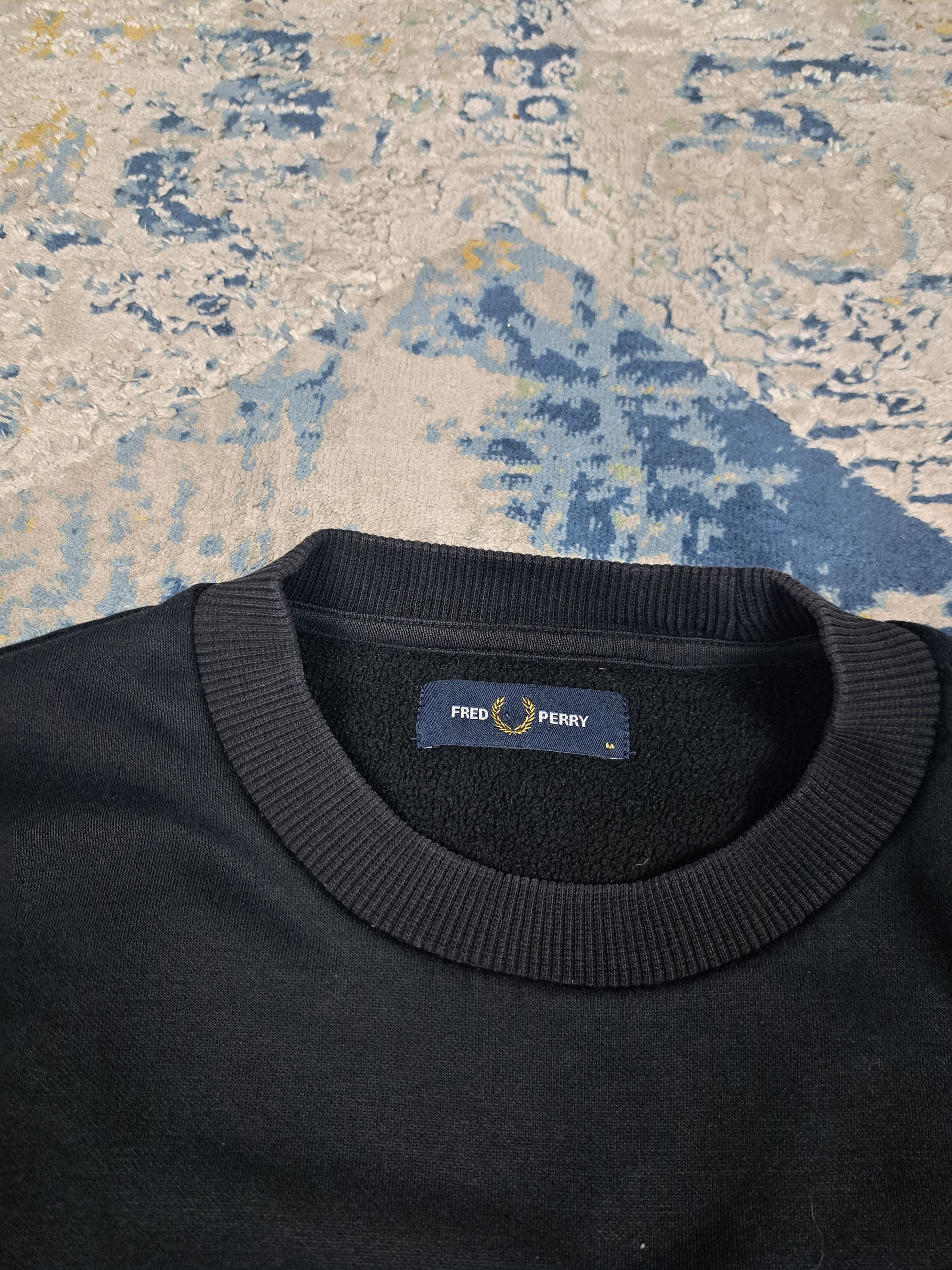 Fred Perry Fred Perry Embroidered Central Logo Blokecore Sweatshirt Size US M / EU 48-50 / 2 - 3 Thumbnail