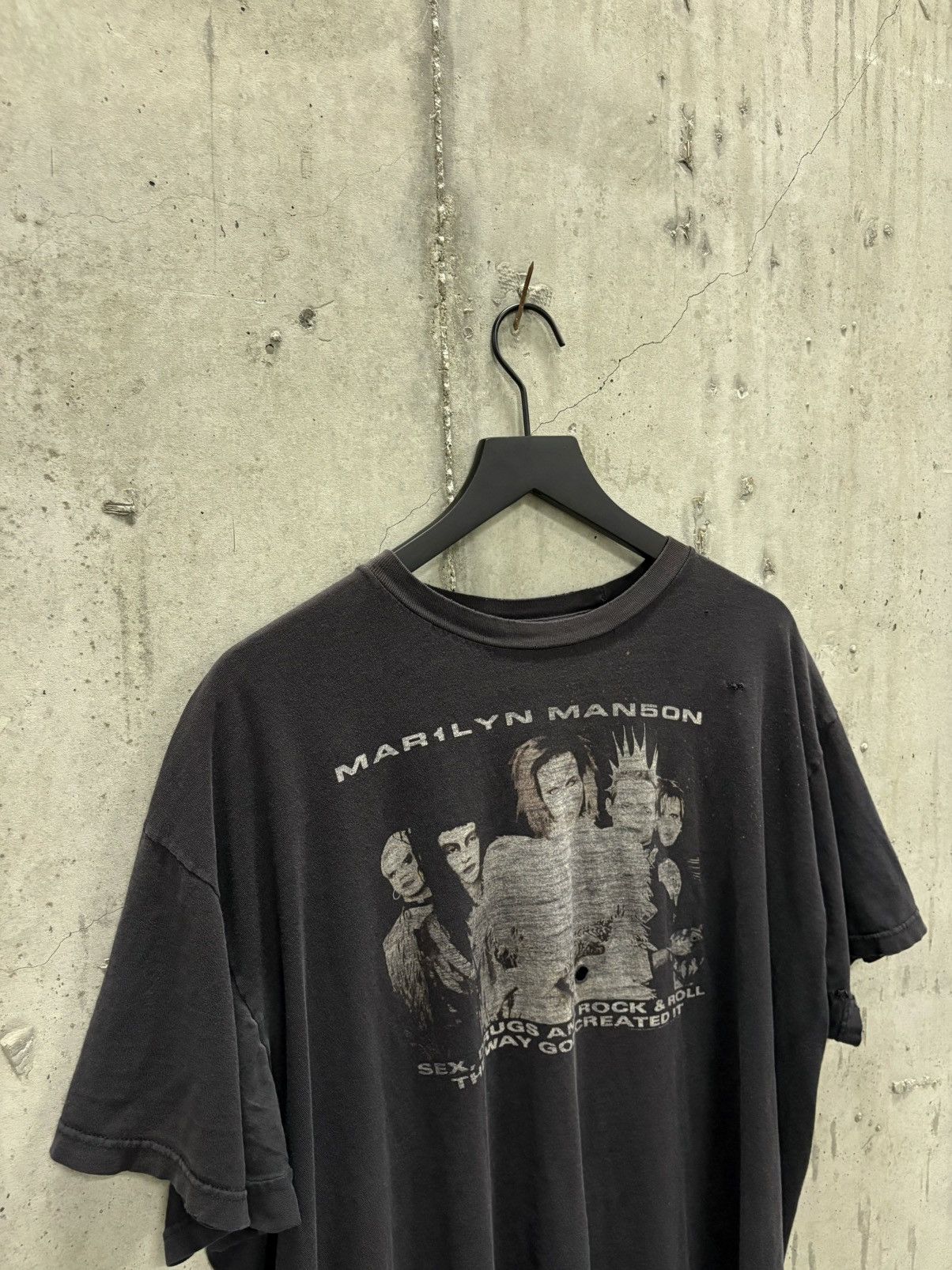 Band Tees Vintage Marilyn Manson Shirt Faded Distressed Grunge Boxy Size US XXL / EU 58 / 5 - 4 Thumbnail