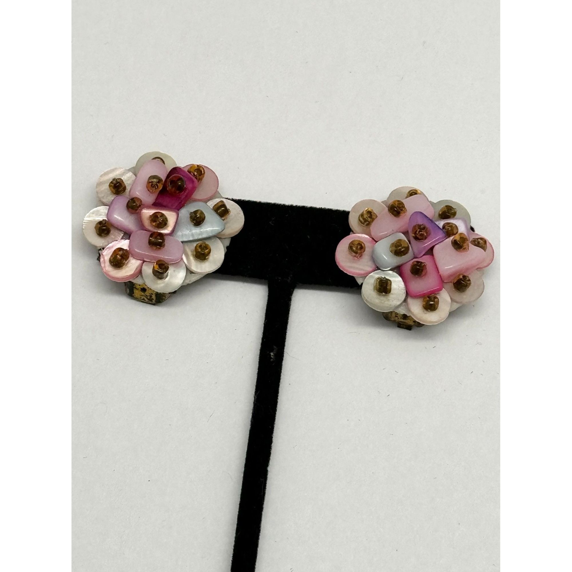 Vintage Vintage pink beaded shell earrings Size ONE SIZE - 4 Thumbnail