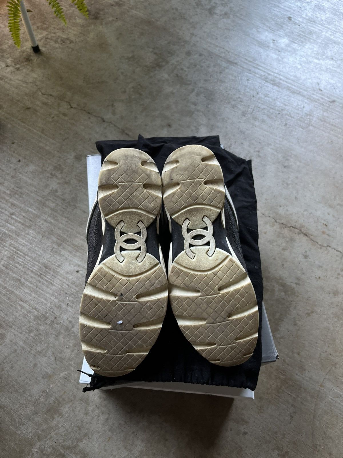 Chanel chanel black/white denim, suede & leather cc lowtop Sneakers Size US 6 / EU 39 - 4 Thumbnail