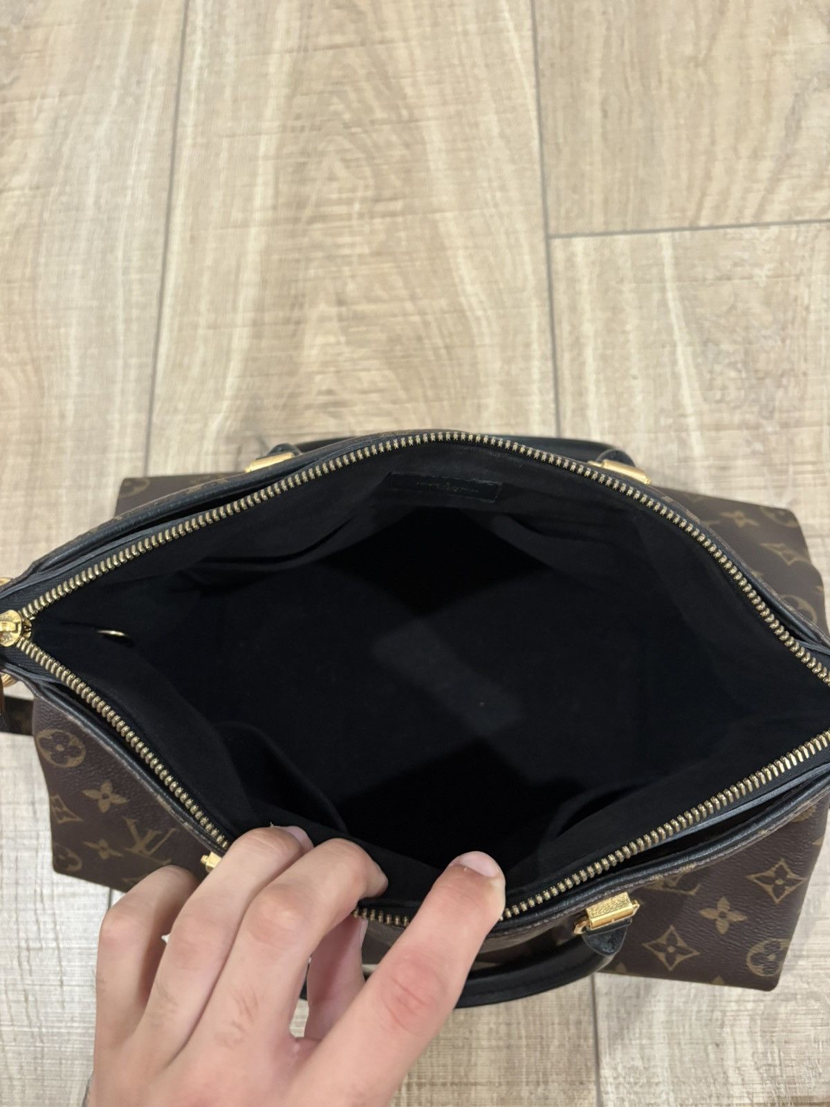 Louis Vuitton Louis Vuitton Monogram Handbag Size ONE SIZE - 9 Thumbnail