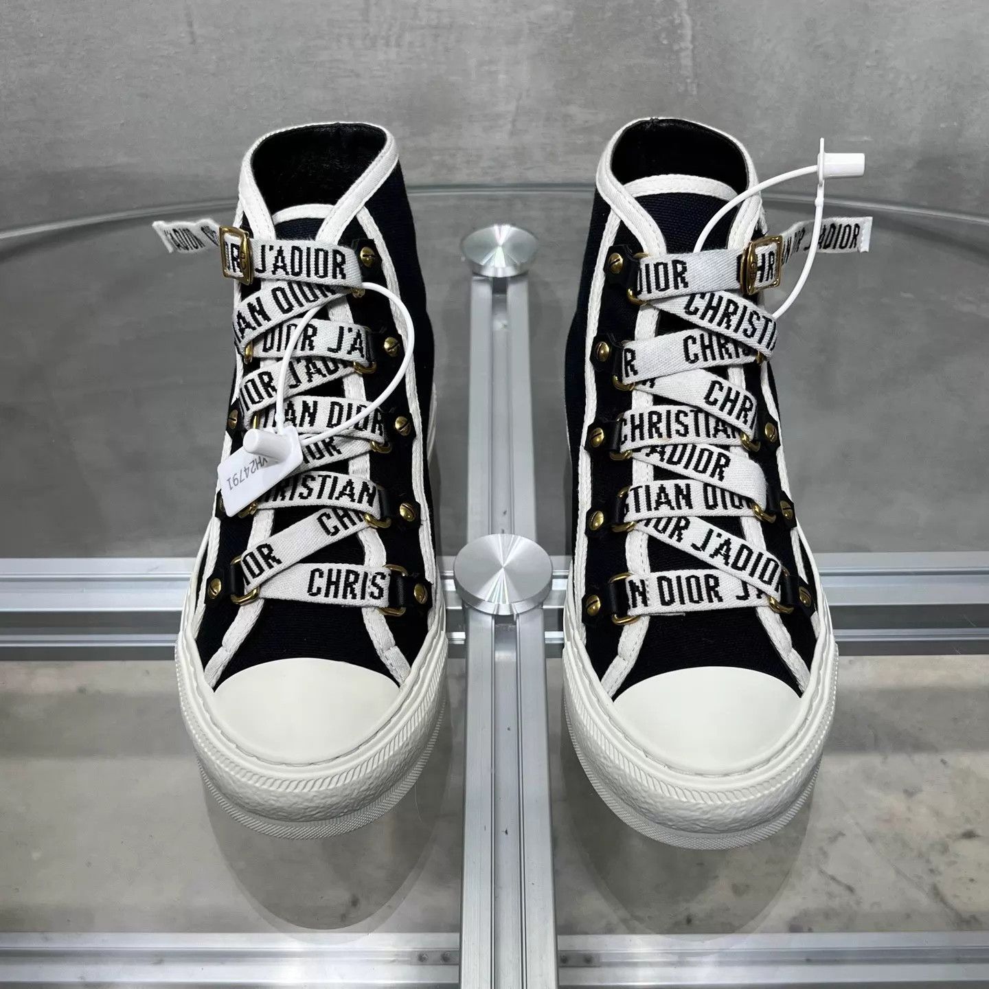 Dior Dior classic b&w logo canvas sneaker size 35 Size US 4.5 / IT 34.5 - 1 Thumbnail