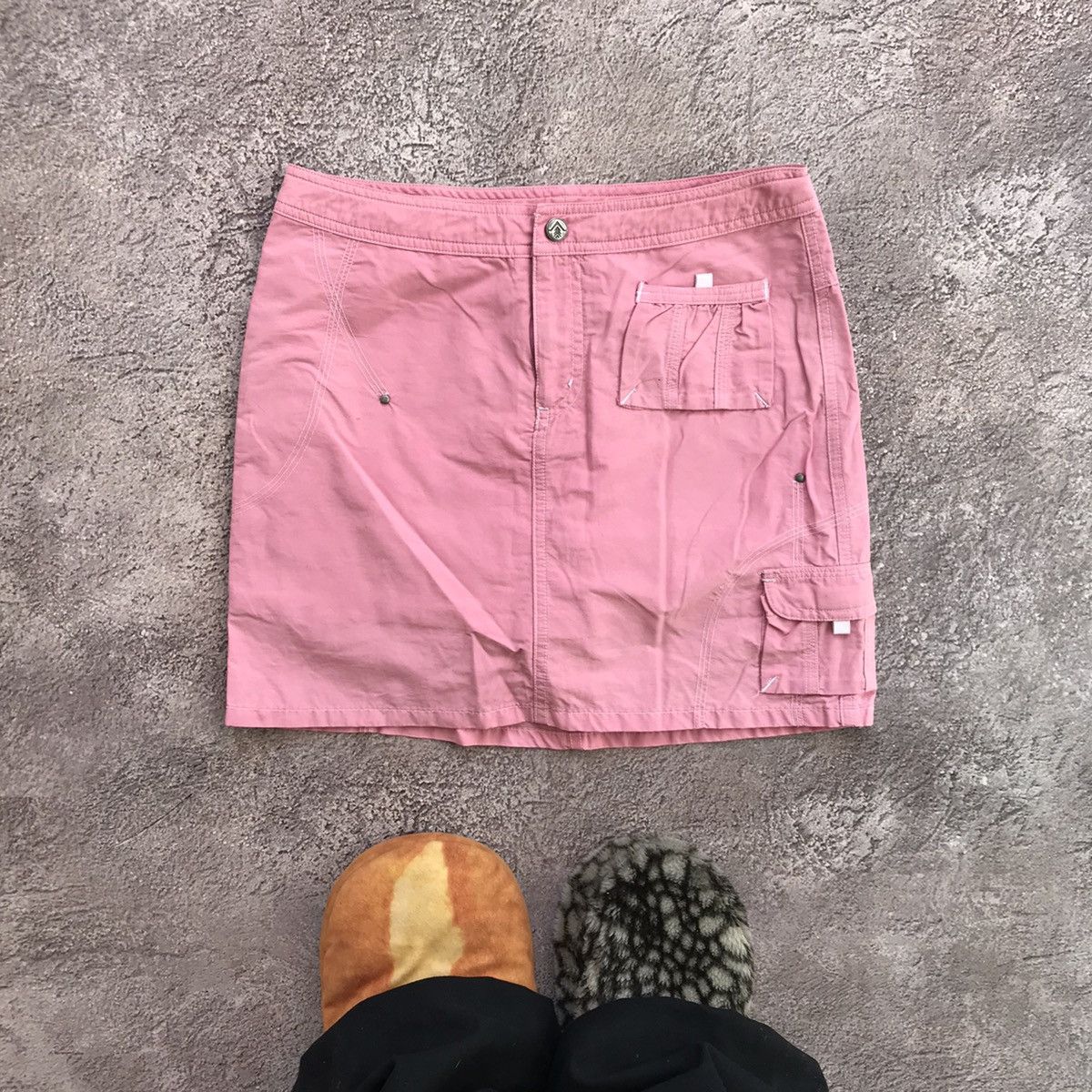 Vintage Vintage Y2K Pink Cargo Skirt Streetwear Pocket Detail 27 Size 27" / US 4 / IT 40 - 1 Thumbnail