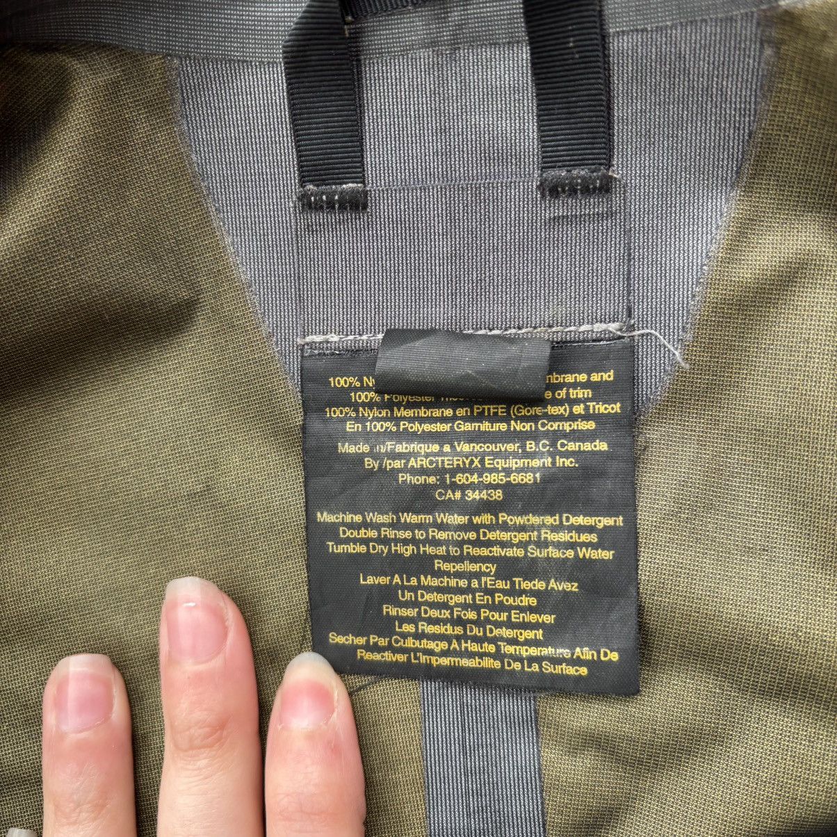 Arc'teryx 1998 Arc’teryx First Edition Beta Lt Alpine Size Medium Size US M / EU 48-50 / 2 - 13 Thumbnail