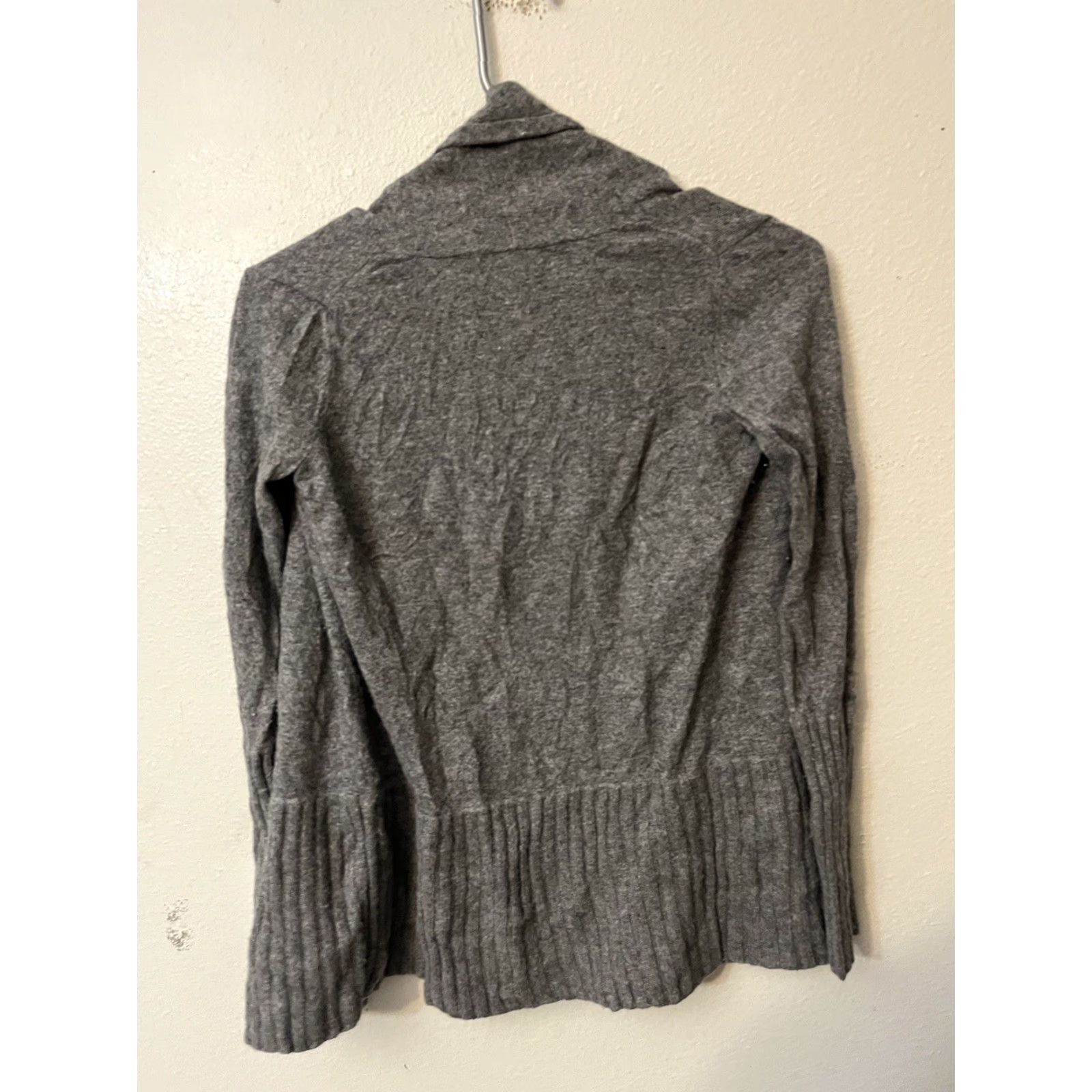 Banana Republic Banana Republic Cardigan Sweater Womens XS Gray Cashmere Nylon Viscose Wool Knit Long Sleeve Pockets Size XS / US 0-2 / IT 36-38 - 2 Thumbnail