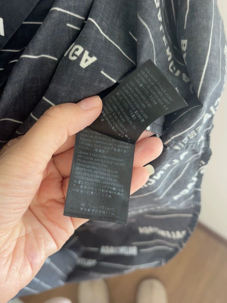 Balenciaga Balenciaga size 38 Short-sleeved shirt, barrage full print Size US S / EU 44-46 / 1 - 6 Thumbnail