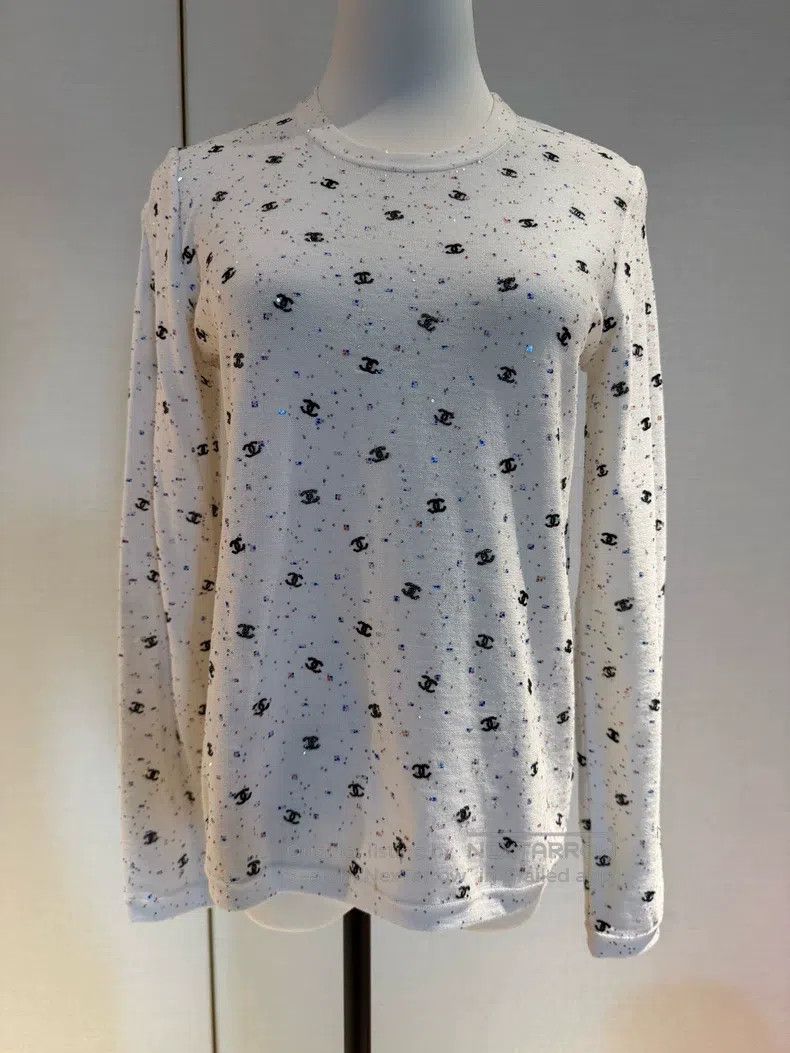 Chanel Chanel White sequins full of logo full of stars long sleev Size XS / US 0-2 / IT 36-38 - 1 Thumbnail