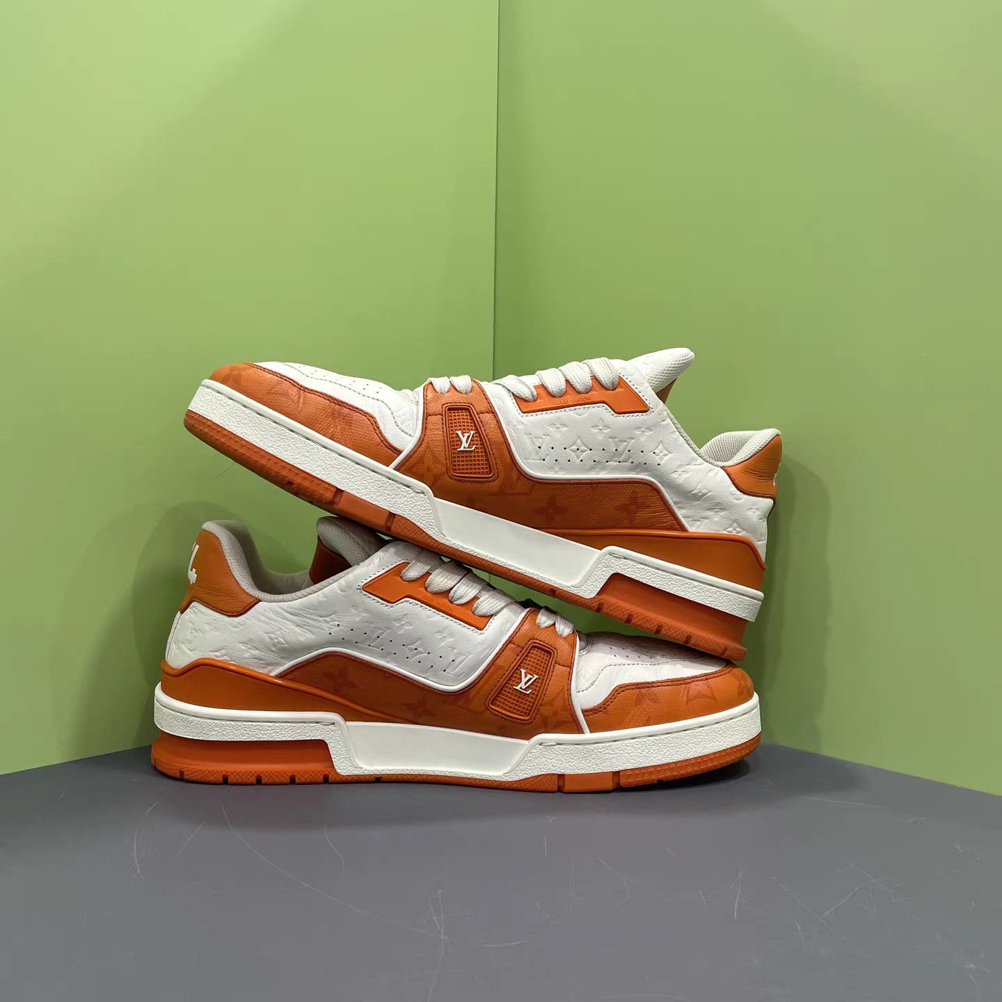 Louis Vuitton LOUIS VUITTON LV Trainer White & Orange Embossed K15 Size US 8 / EU 41 - 5 Thumbnail
