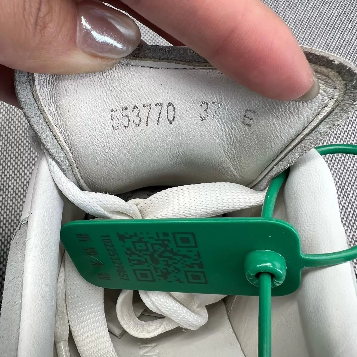 Alexander McQueen Alexander McQueen White/Gray Gray Tail Sneakers EUR 37 Size US 6.5 / IT 36.5 - 8 Thumbnail