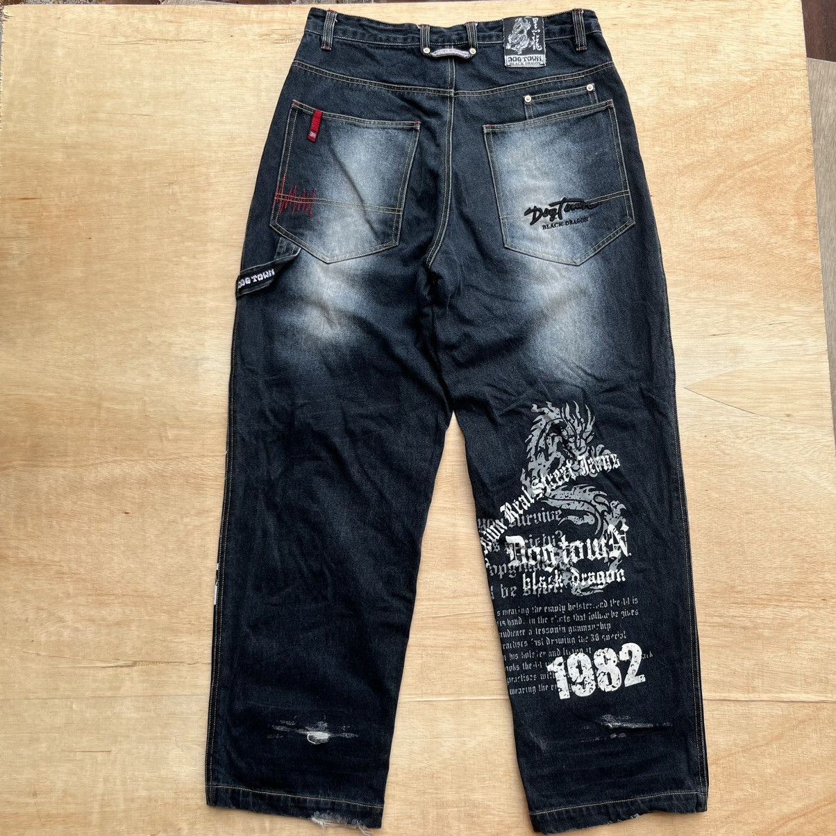 Dogtown DOGTOWN SKATEBOARDS BLACK DRAGON VINTAGE HIP HOP POEM Y2K Size US 34 / EU 50 - 1 Thumbnail