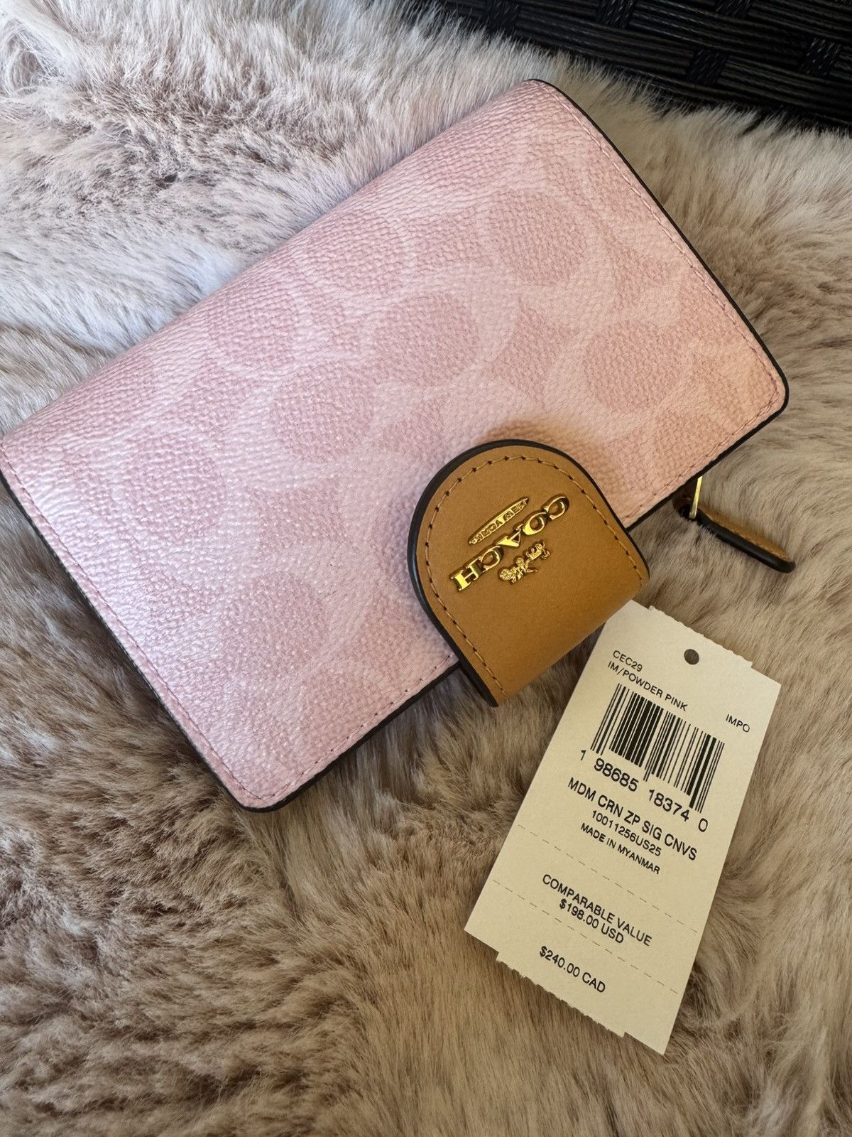 Coach NWT COACH CEC29 Medium Corner Zip Wallet Signature Canvas Size ONE SIZE - 1 Thumbnail