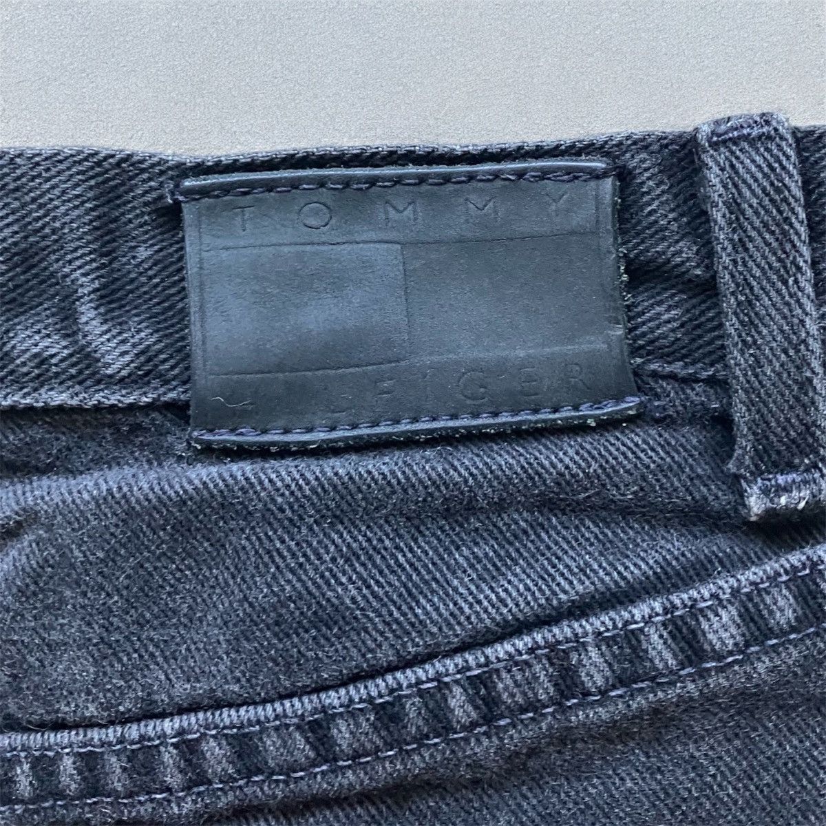 Tommy Hilfiger Vintage 90s Tommy Hilfiger Jeans Women’s Black Denim VTG Y2K Size 27" / US 4 / IT 40 - 8 Thumbnail