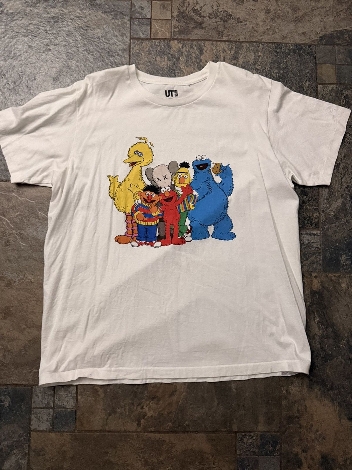 Kaws × Uniqlo Kaws sesame street tee Size US XL / EU 56 / 4 - 1 Thumbnail
