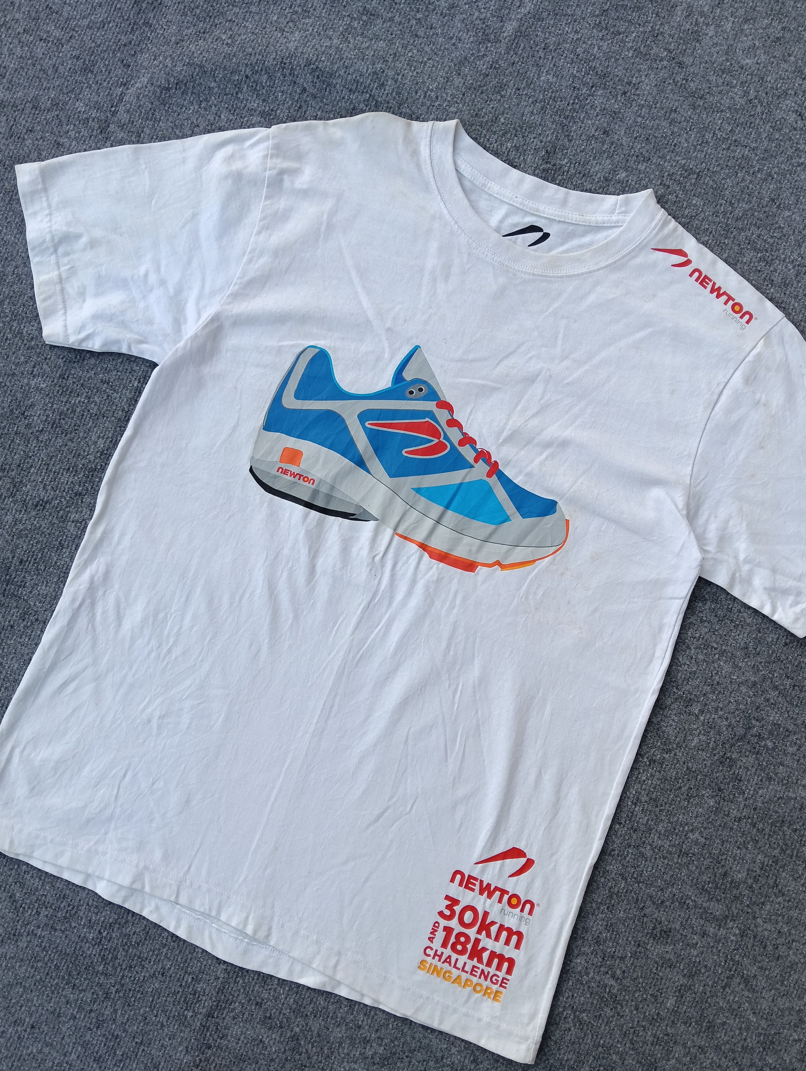 Other Running Marathon newton at Singapore Tshirt. Size US L / EU 52-54 / 3 - 1 Thumbnail