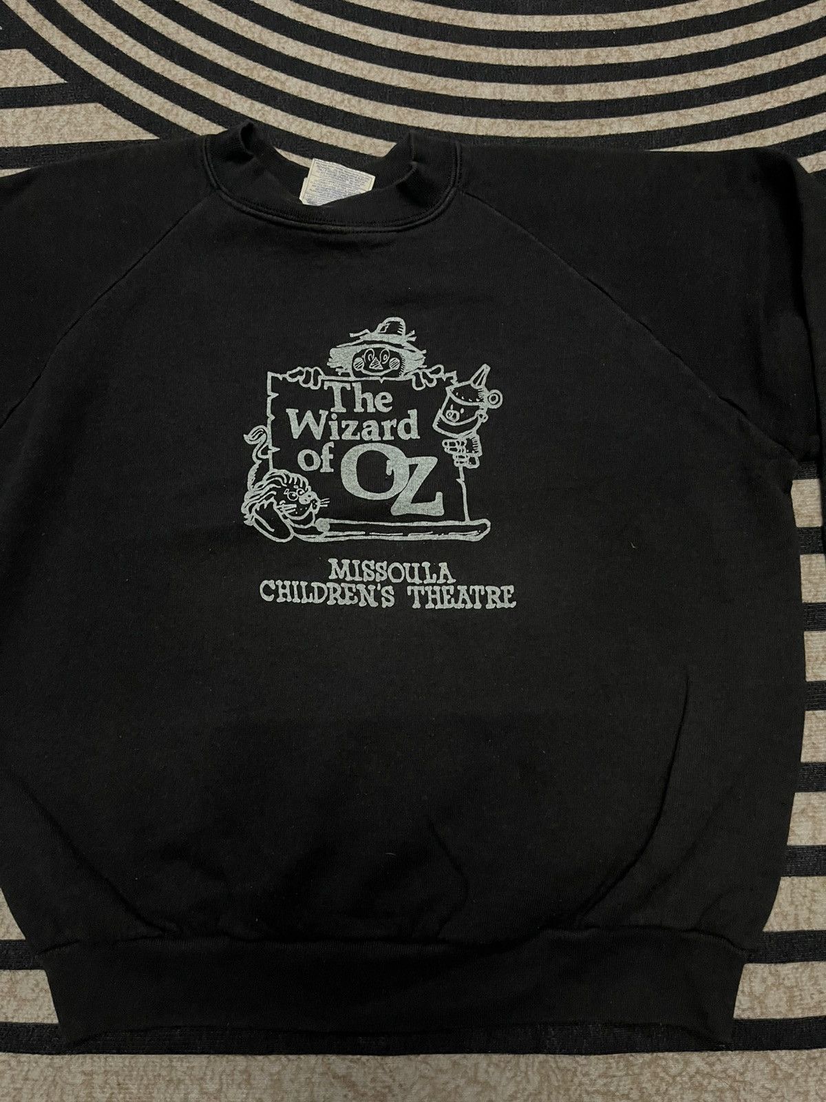 Disney 90s THE WIZARD OF OZ THEATRE SWEATSHIRT NICELY FADED Size M / US 6-8 / IT 42-44 - 4 Thumbnail
