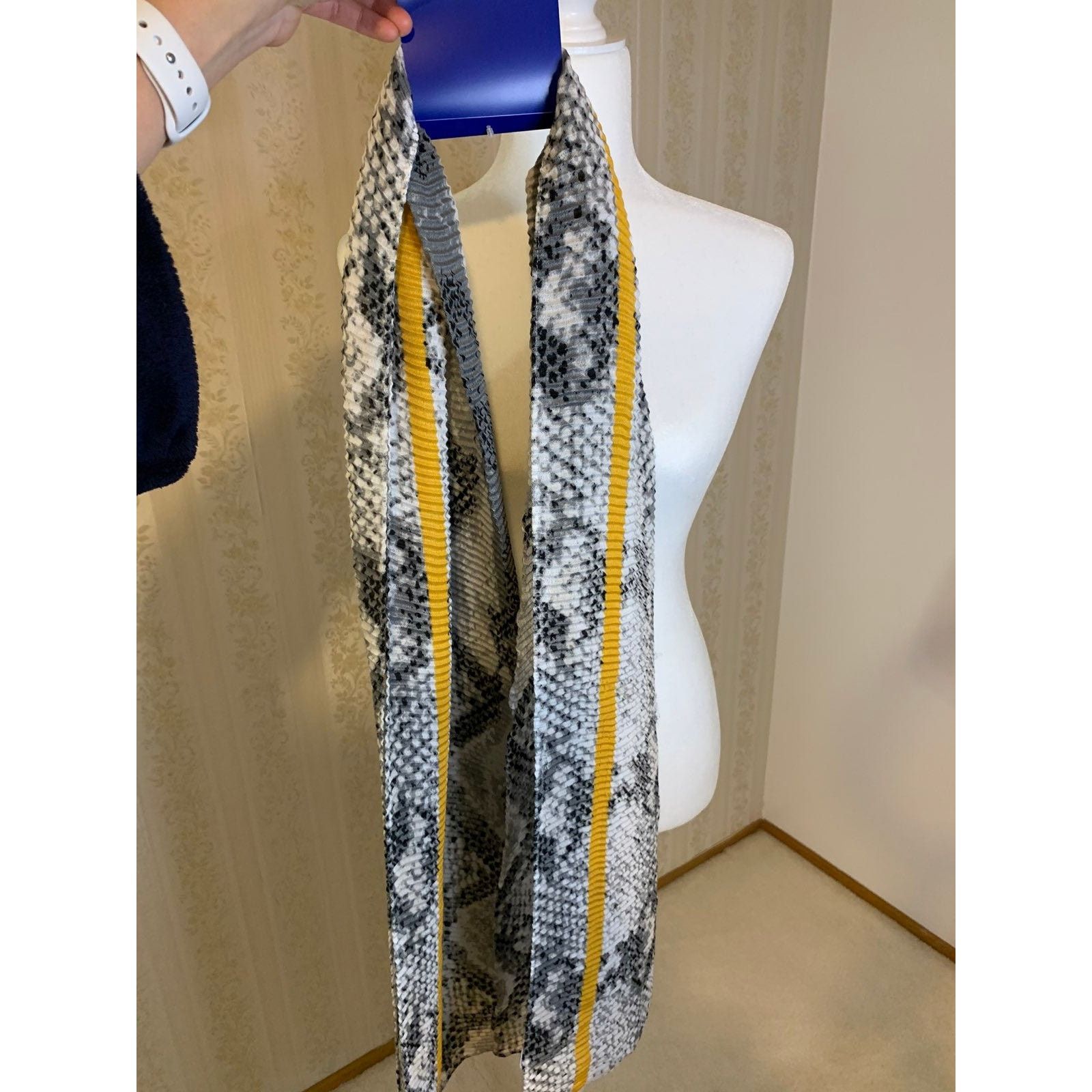 Other Fashion Scarf (NEW) Size ONE SIZE - 2 Thumbnail