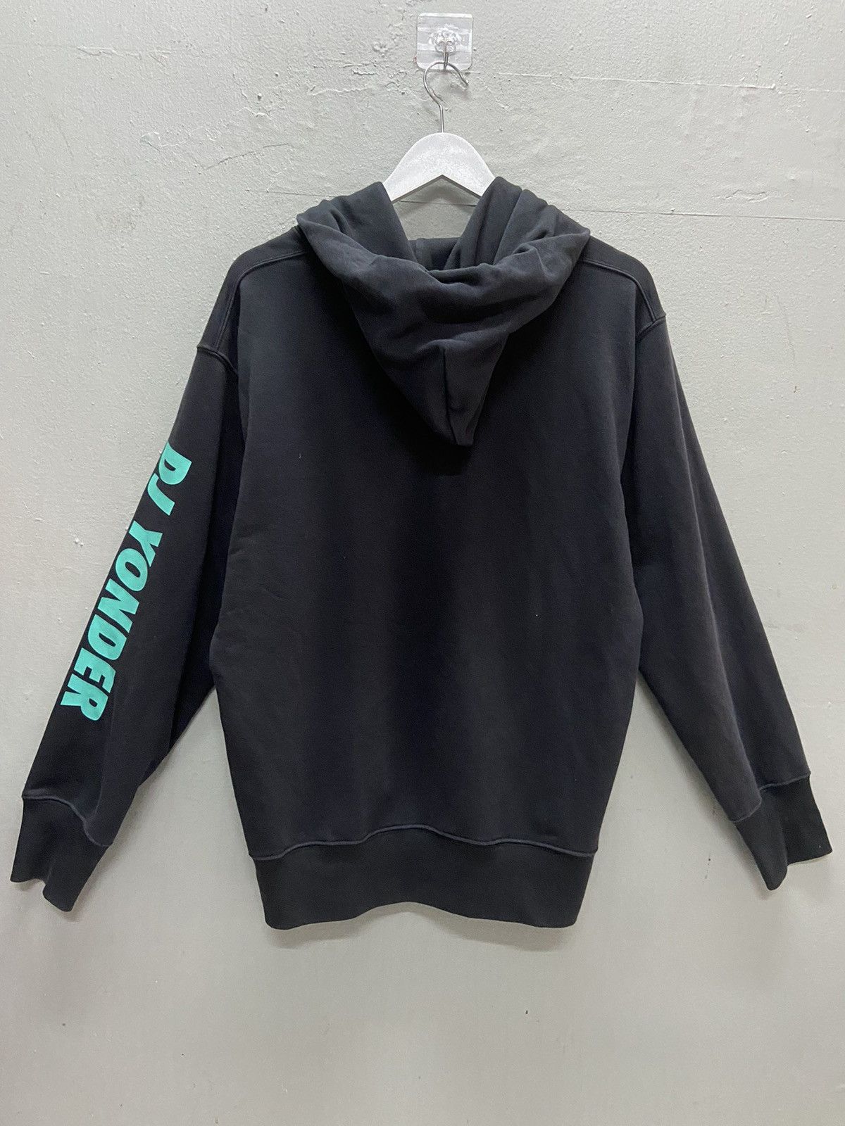 Uniqlo FORTNITE X UNIQLO DJ YONDER BLACK HOODIE Size US M / EU 48-50 / 2 - 2 Thumbnail