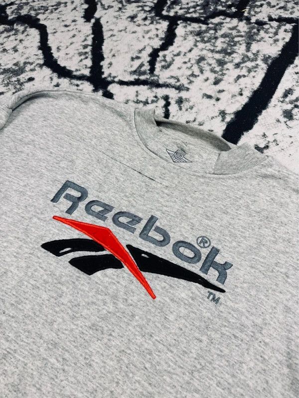 Reebok Reebok vintage crewneck sweatshirt gray logo center L 90s Size US L / EU 52-54 / 3 - 3 Thumbnail