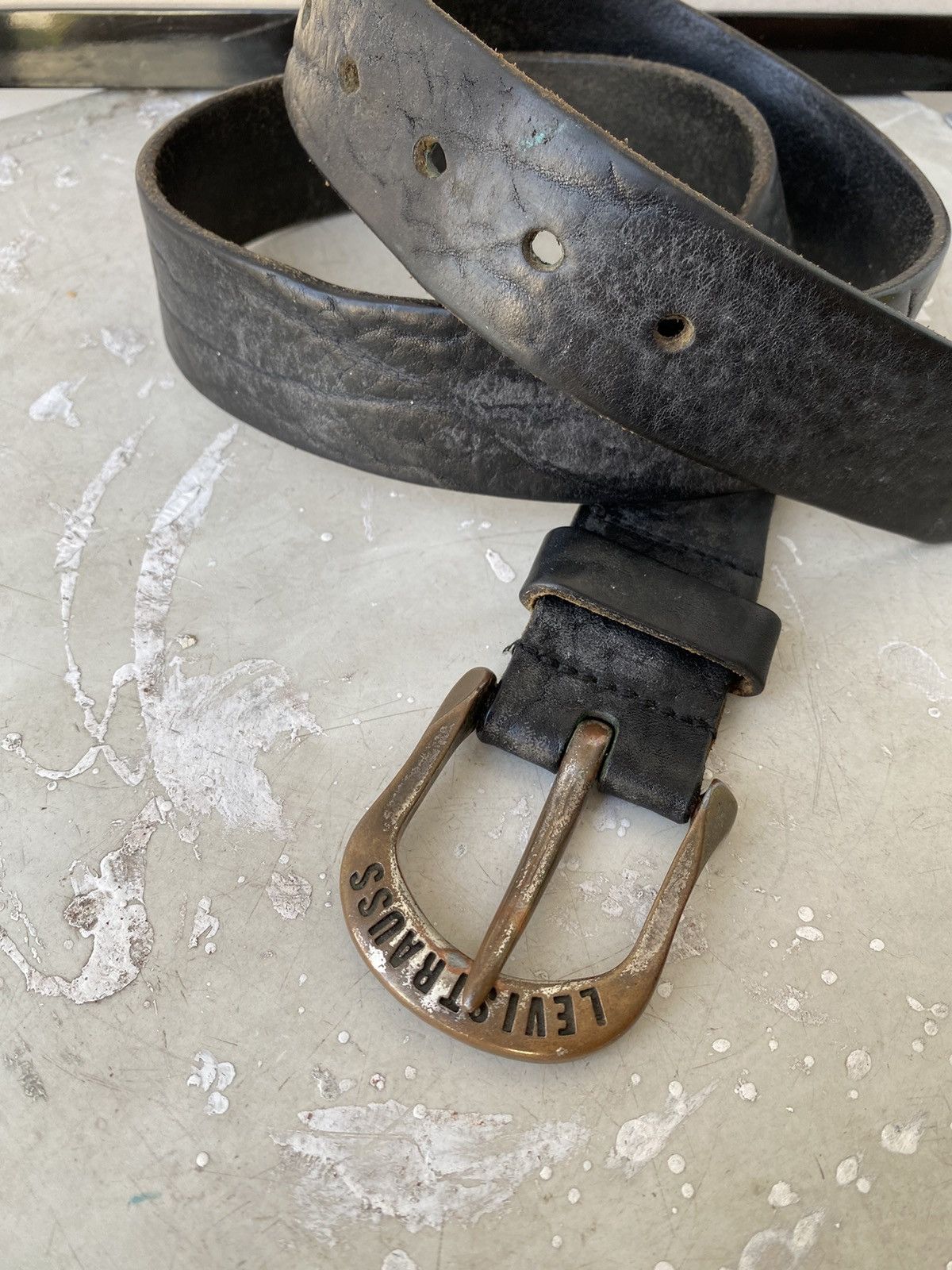 Levi's Vintage Levi’s Distressed Silver Buckle Logo Belts Leather Size ONE SIZE - 8 Thumbnail
